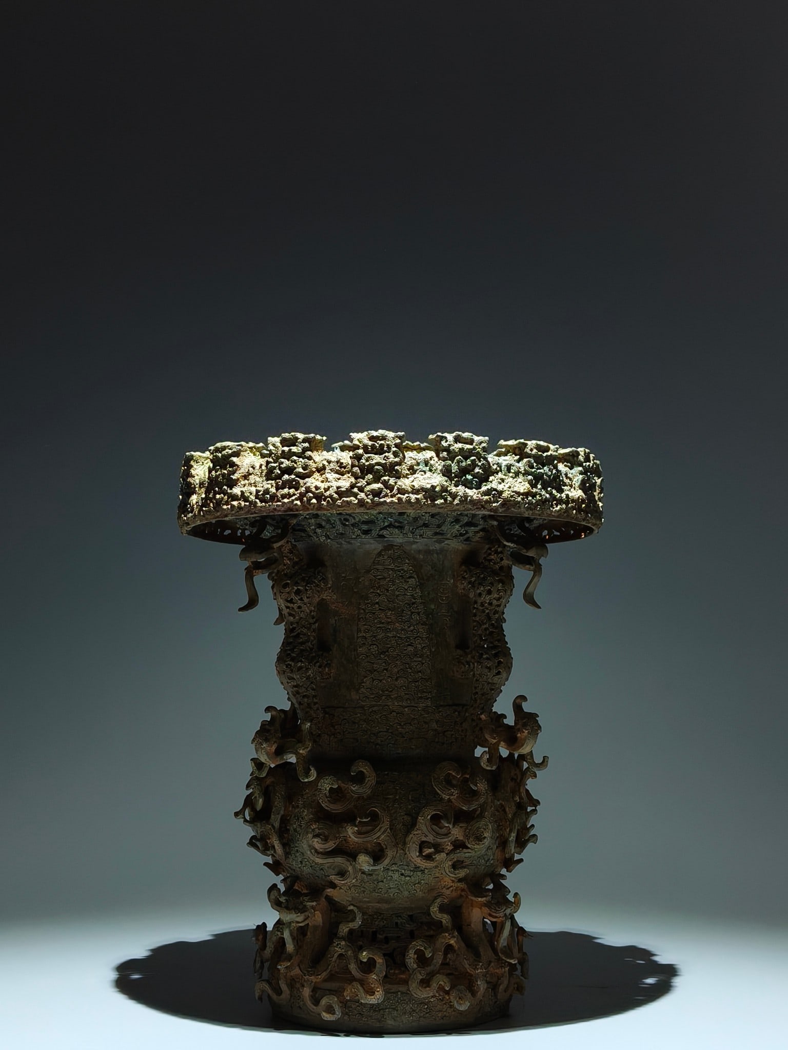 An Exquisite Bronze Dragon Pattern Vase - 3