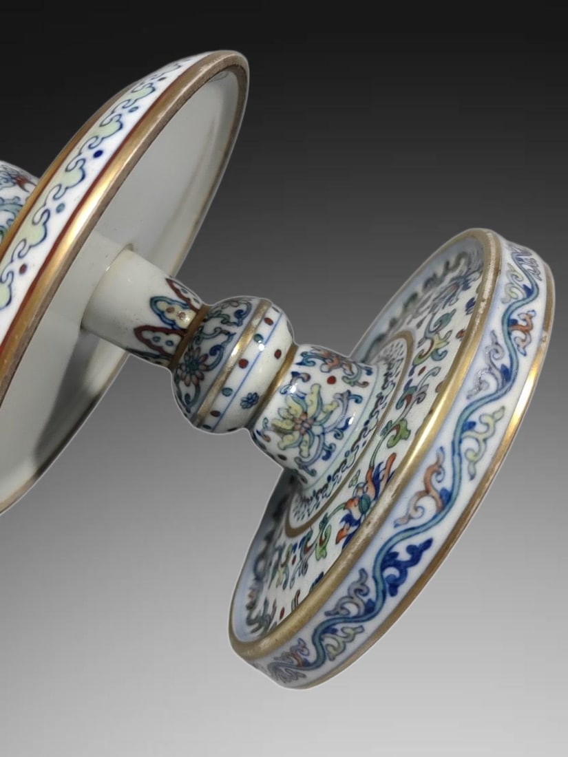 An Exquisite Doucai Flower Pattern Candlestick - 4