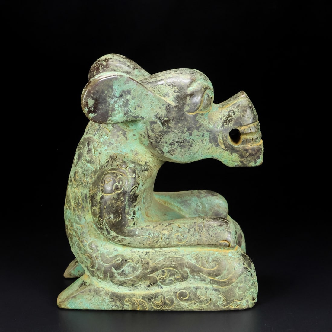 An Exquisite Hotan Jade Figures Ornament: An Exquisite Hotan Jade Figures Ornament,Han Dynasty, China,Size:2.8inx6.7inx4.6in,Weight:1023g 和田玉人摆件,中国汉代