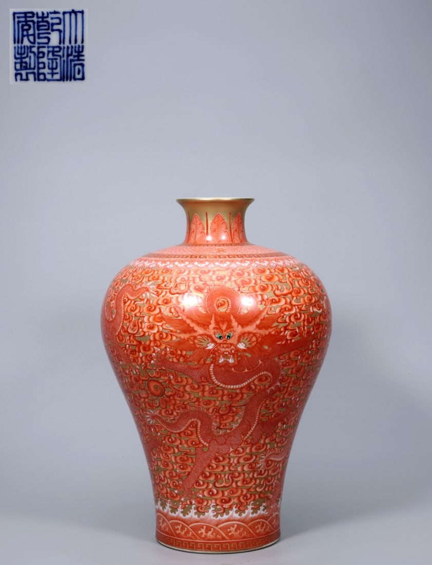 An Exquisite Red Glazed Painted Gold Dragon Pattern Vase: An Exquisite Red Glazed Painted Gold Dragon Pattern Vase,Qing Dynasty, China,Qianlong Six-character Mark,Size:14.8inx10inx3.3in ,Weight:4039g 红釉描金龙纹瓶,&