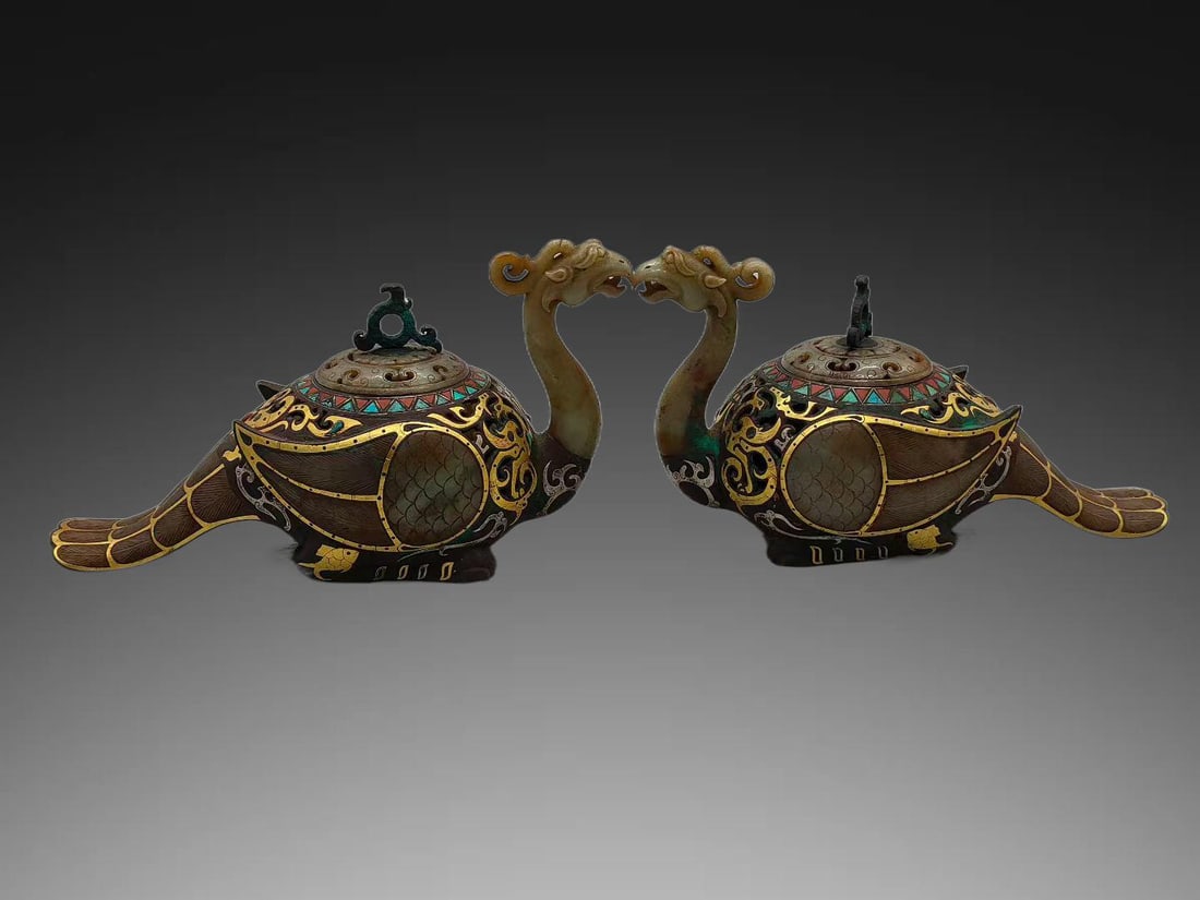 A pair of Exquisite Bronze Gold and Silver-Inlaid Jade Inlaid Phoenix Bird Censers: A pair of Exquisite Bronze Gold and Silver-Inlaid Jade Inlaid Phoenix Bird Censers,Han Dynasty, China,With Mark,Size:8.1in,Weight:g