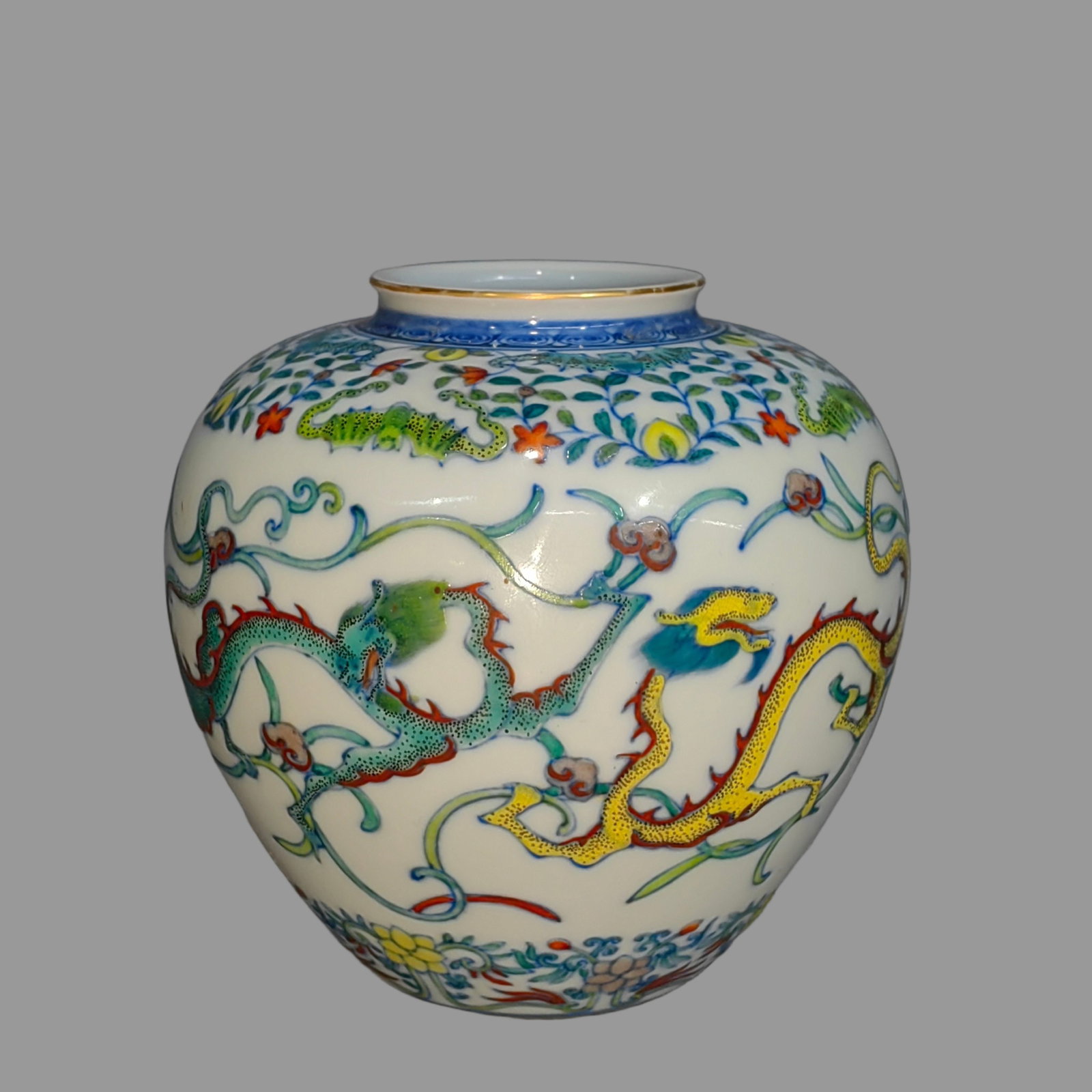 An Exquisite Wucai Dragon Pattern Jar (1 of 9)