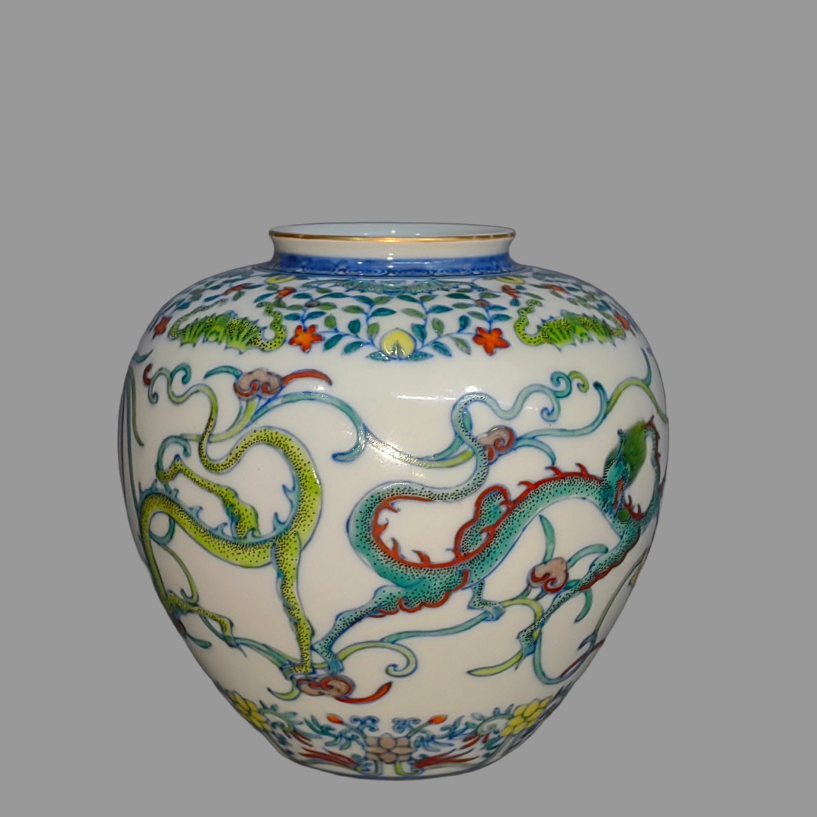 An Exquisite Wucai Dragon Pattern Jar - 2