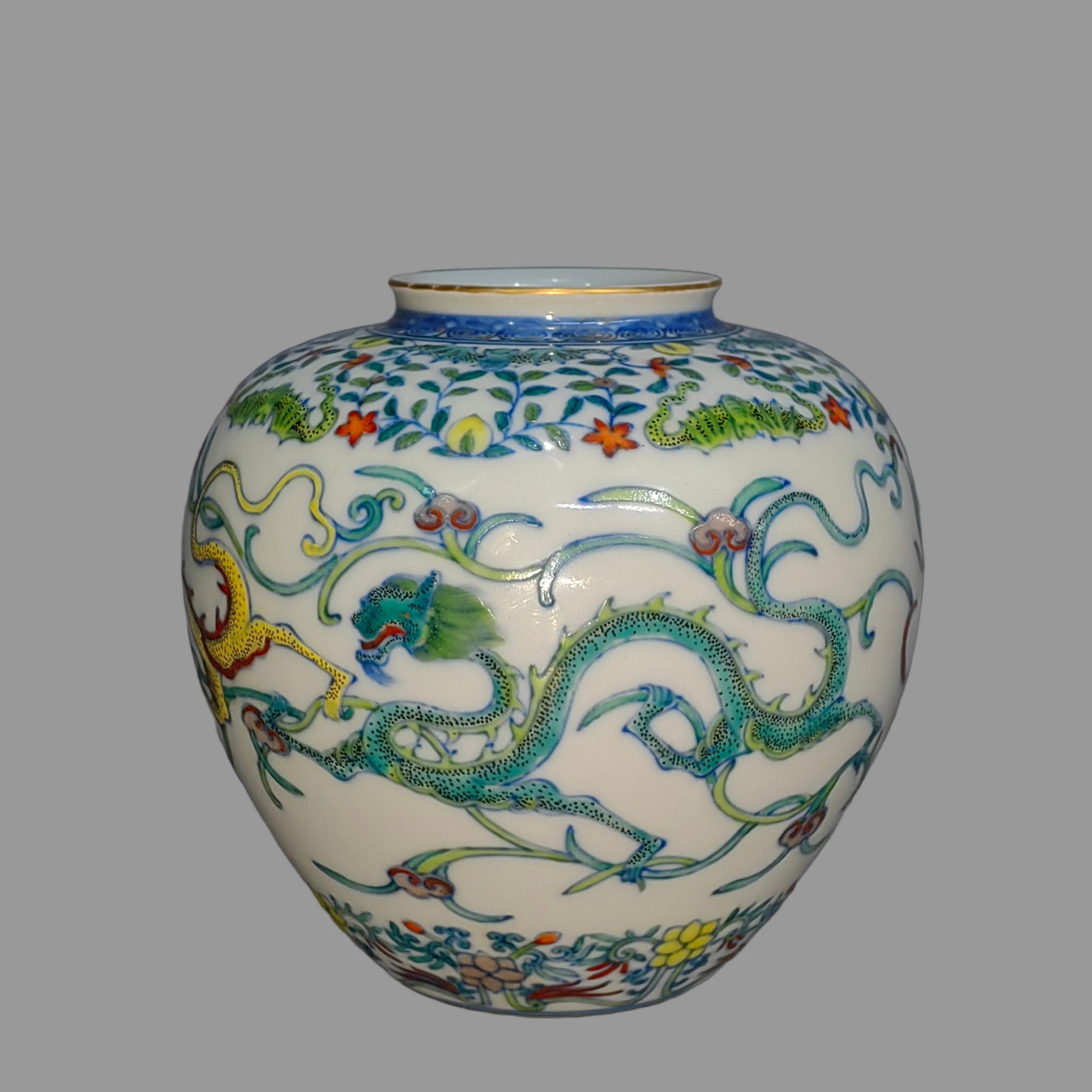 An Exquisite Wucai Dragon Pattern Jar - 4