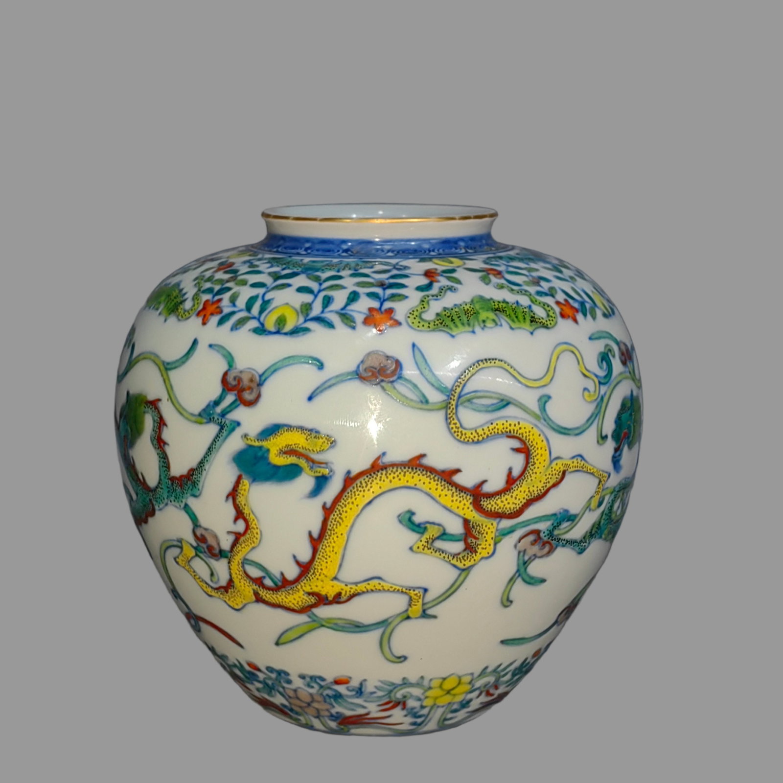 An Exquisite Wucai Dragon Pattern Jar - 5