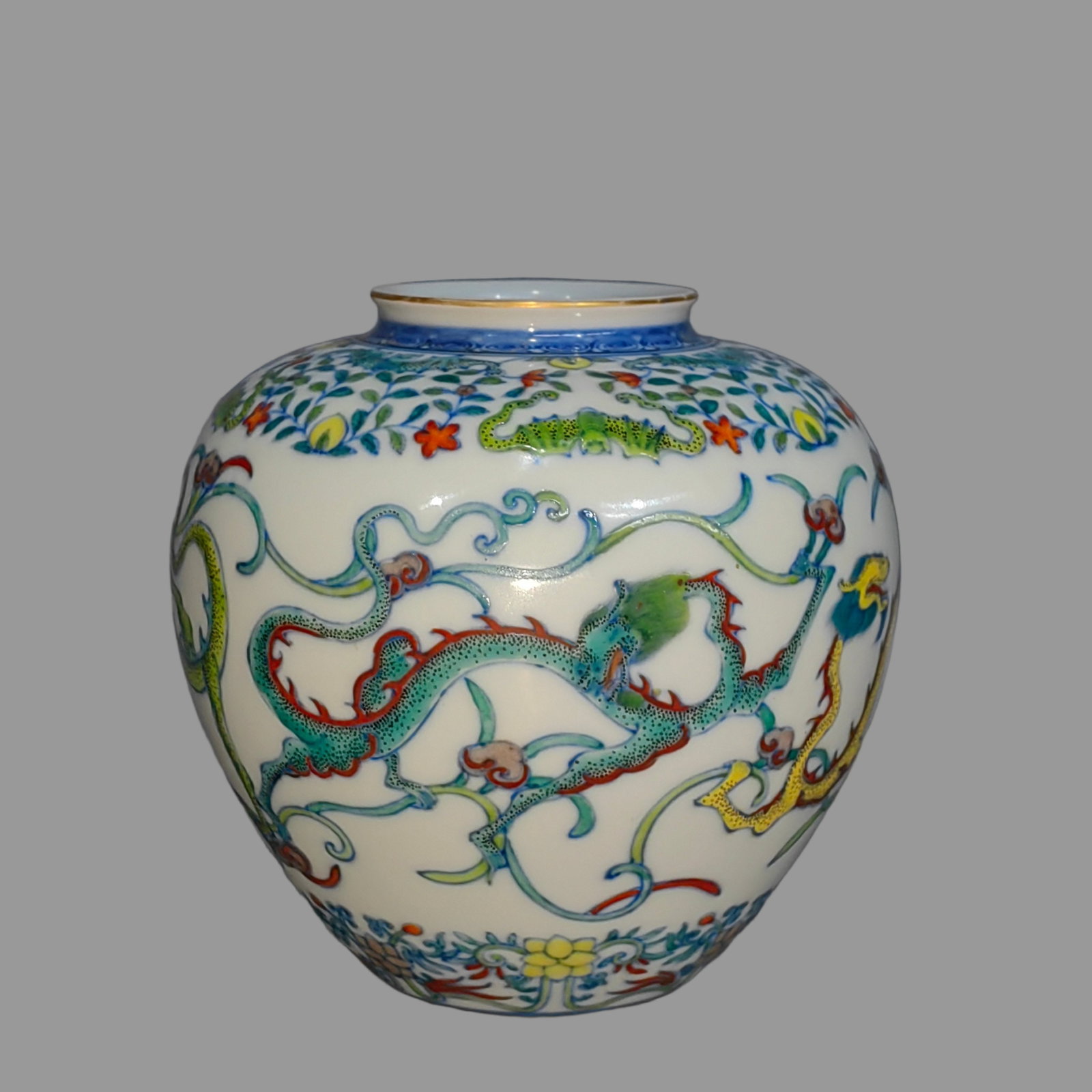 An Exquisite Wucai Dragon Pattern Jar - 6