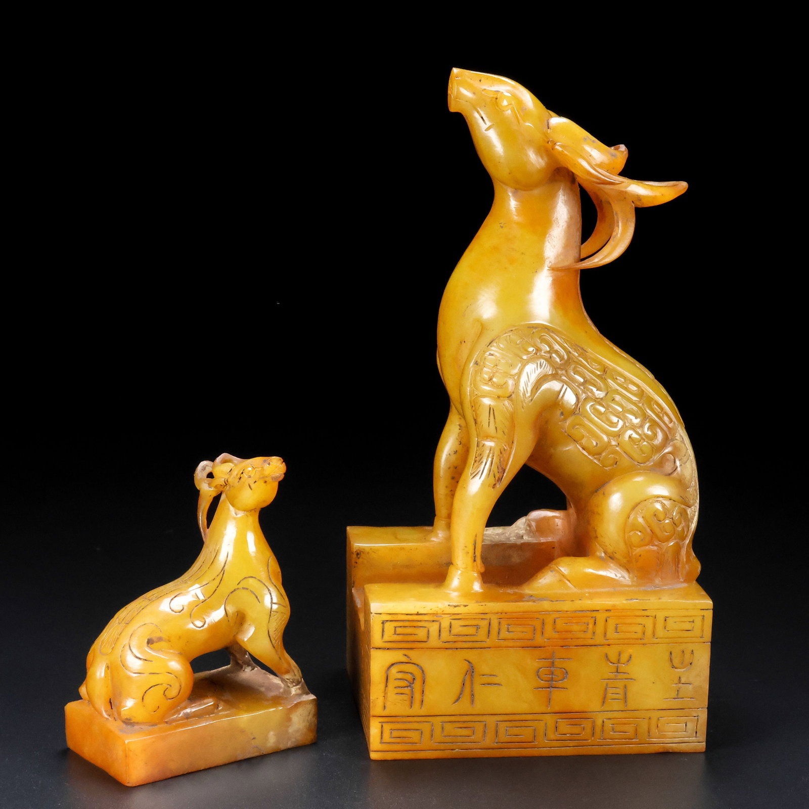 An Exquisite Hotan Jade Deer Seal: An Exquisite Hotan Jade Deer Seal,Han Dynasty, China,Size:2.8inx2.4inx5.7in,Weight:860g 和田玉鹿印章,中国汉代