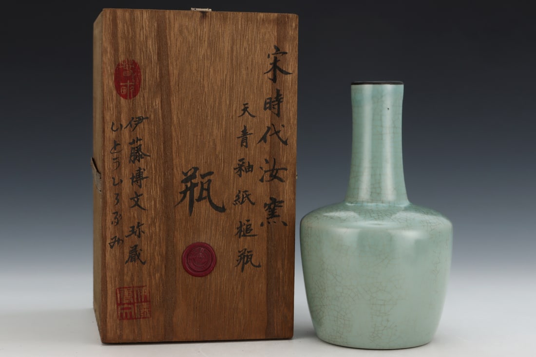 An Exquisite Ru yao Sky Blue Glazed Vase, with an Imperial Poem by Emperor Qianlong: An Exquisite Ru yao Sky Blue Glazed Vase, with an Imperial Poem by Emperor Qianlong,Song Dynasty, China,Size:7.9inx4.7in