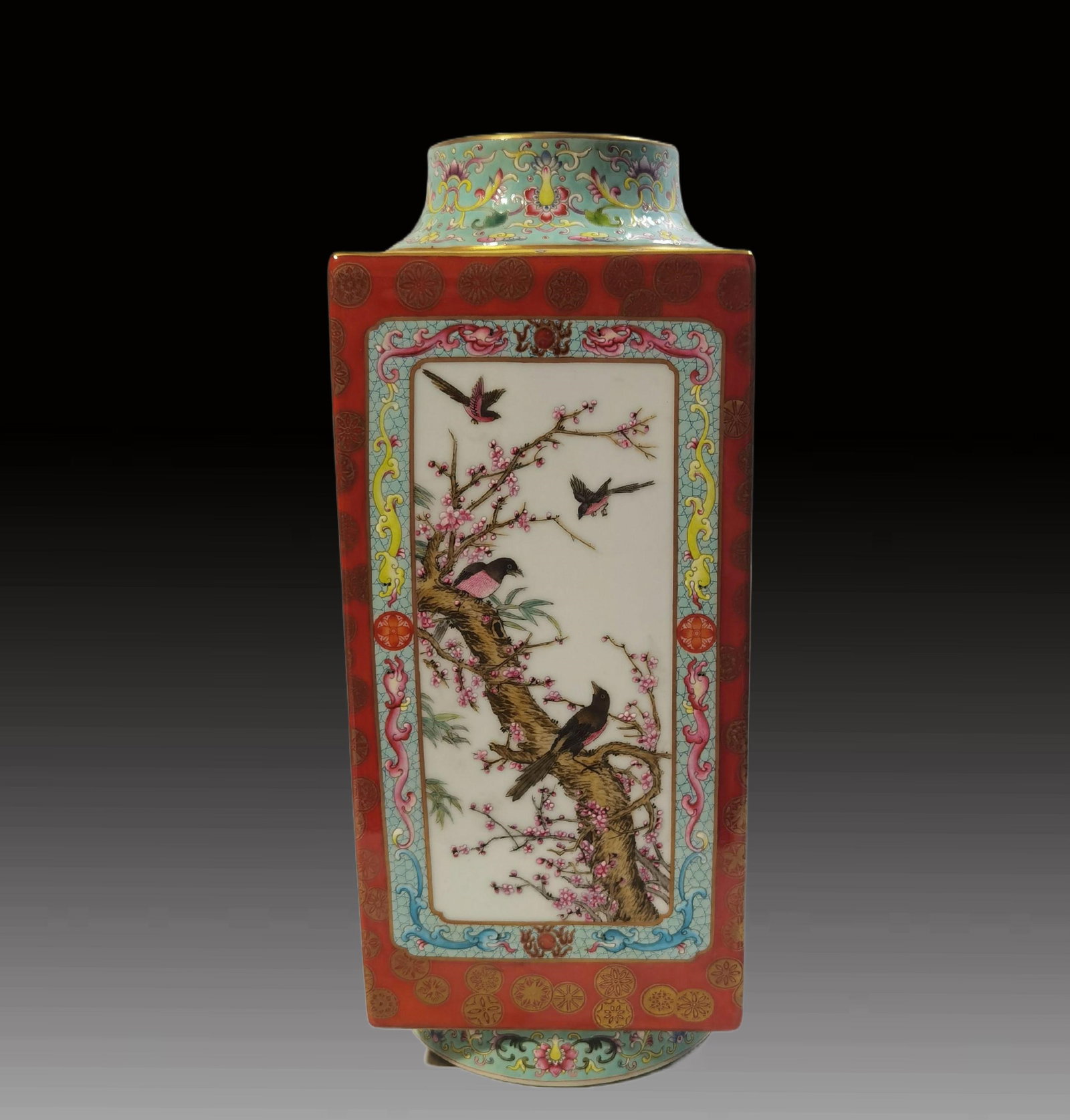 An Exquisite Enamel Ball Flower Painted Gold Flower and Bird Pattern Vase: An Exquisite Enamel Ball Flower Painted Gold Flower and Bird Pattern Vase,Qing Dynasty, China,Qianlong Six-character Mark,Size:15.2inx4.1inx6.3inx6.1in 珐琅彩皮球花