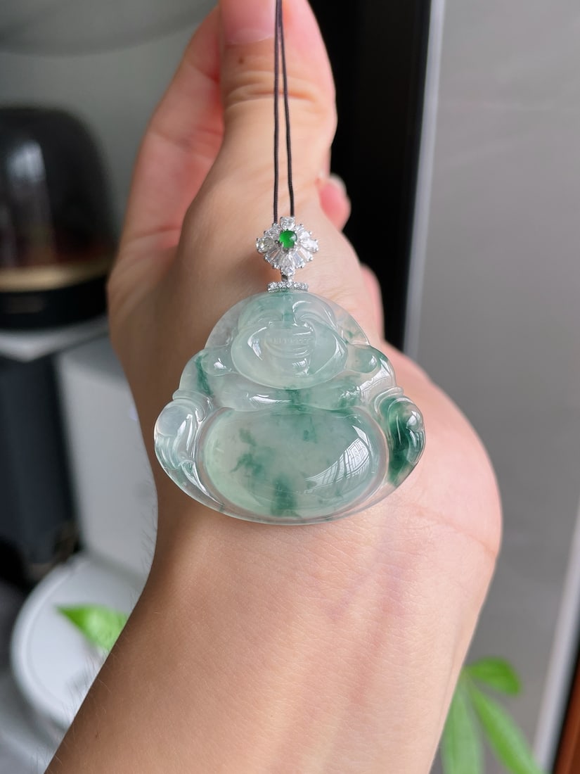 An Exquisite 18K Gold Inlaid Jadeite Buddha Pendant: An Exquisite 18K Gold Inlaid Jadeite Buddha Pendant,Size:1.3inx1.4inx0.3in 18k金镶冰种飘花佛吊坠