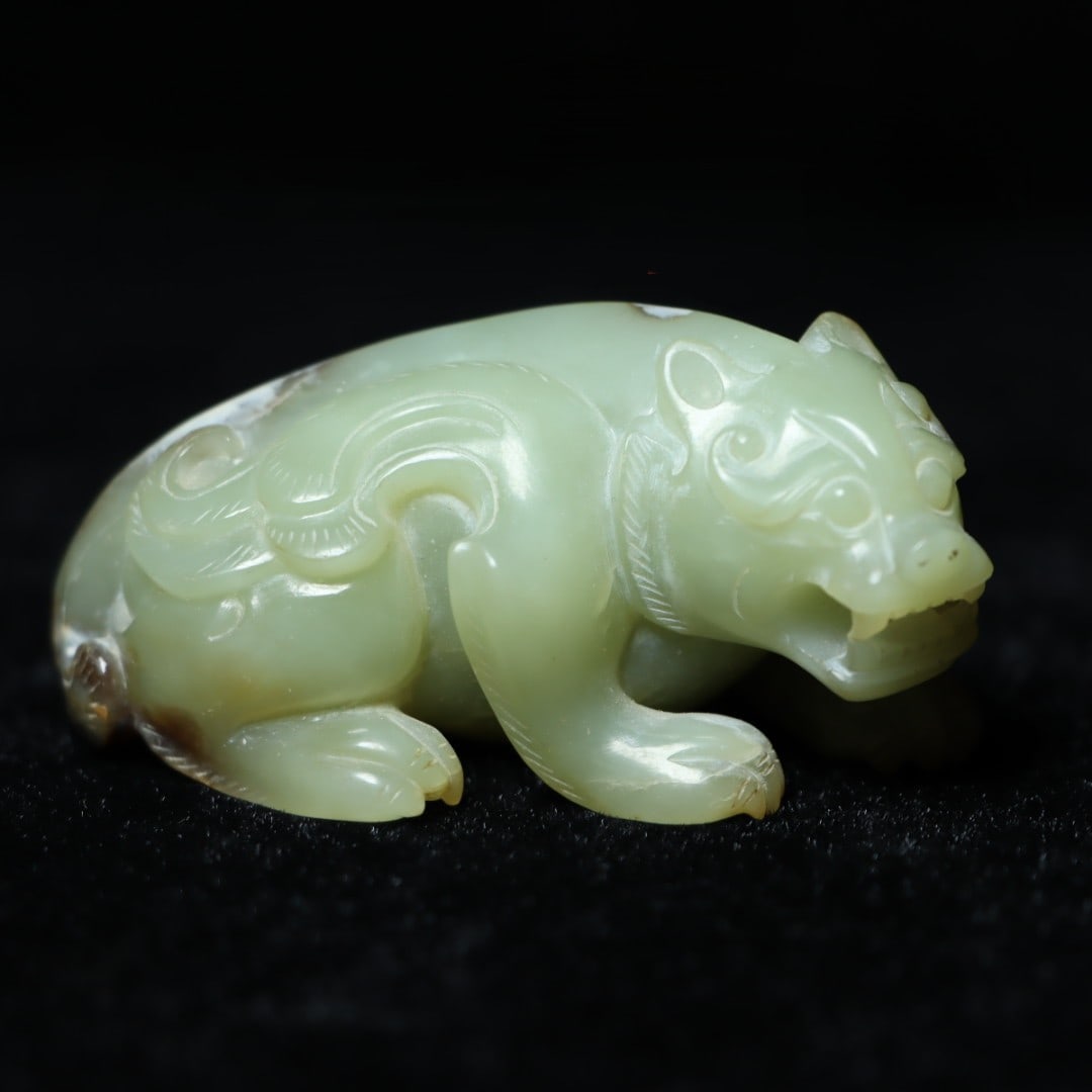An Exquisite Hotan Jade Auspicious Beast Ornament: An Exquisite Hotan Jade Auspicious Beast Ornament,Qing Dynasty, China,Size:2.8inx1.2inx1.7in,Weight:110.1g 和田玉瑞兽摆件,中国清代
