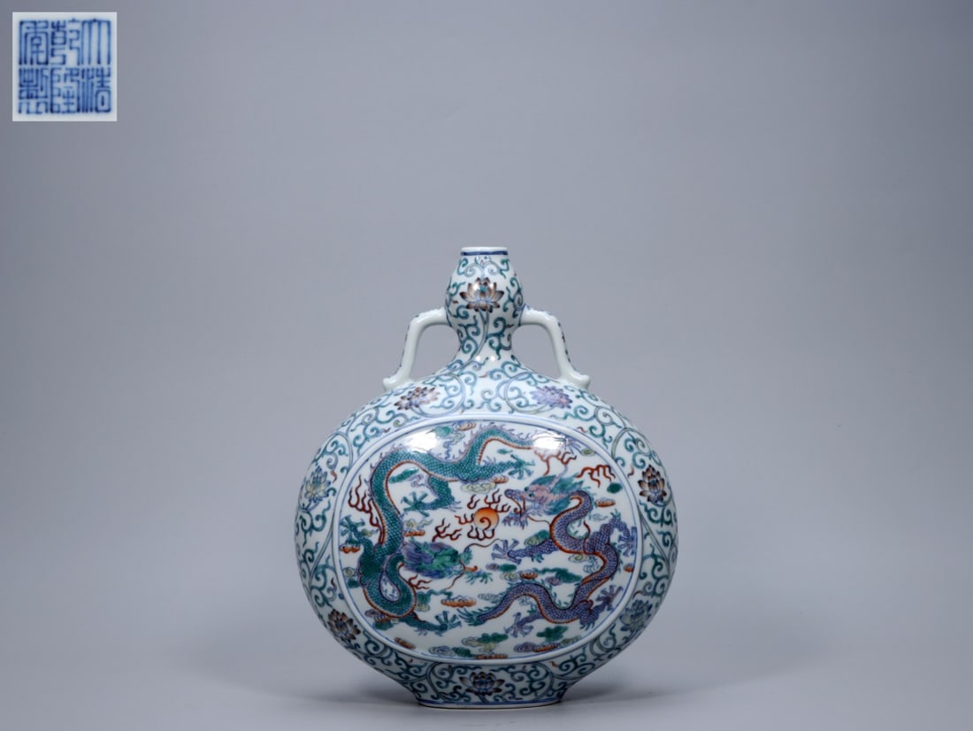 An Exquisite Blue and White Doucai Dragon Pattern Vase: An Exquisite Blue and White Doucai Dragon Pattern Vase,Qing Dynasty, China,Qianlong Six-character Mark,Size:10.8inx4.3inx9.3in ,Weight:2078g 青花斗彩龙纹瓶,&#