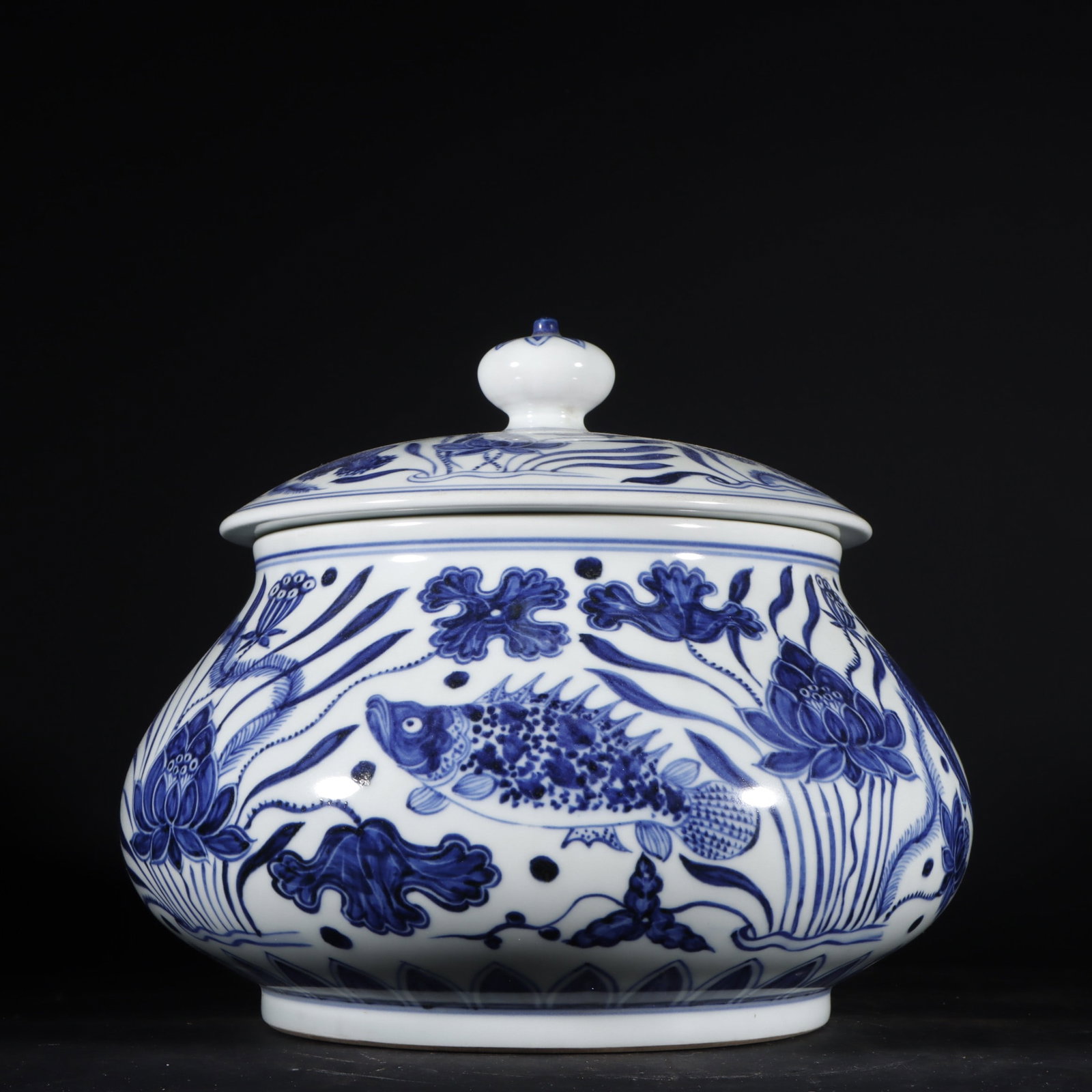 An Exquisite Blue and White Fish and Lotus Pattern Jar: An Exquisite Blue and White Fish and Lotus Pattern Jar,Ming Dynasty, China,Xuande Six-character Mark,Size:7.7inx8.9in 青花鱼藻纹罐,中国明代,