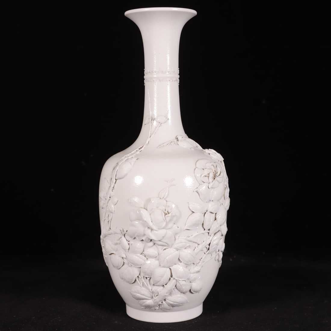 An Exquisite White Glaze Flower and Bird Pattern Vase: An Exquisite White Glaze Flower and Bird Pattern Vase,Qing Dynasty, China,Daoguang Six-character Mark,Size:9.1inx2.2inx2.4in 白瓷花鸟纹瓶,中国清&#