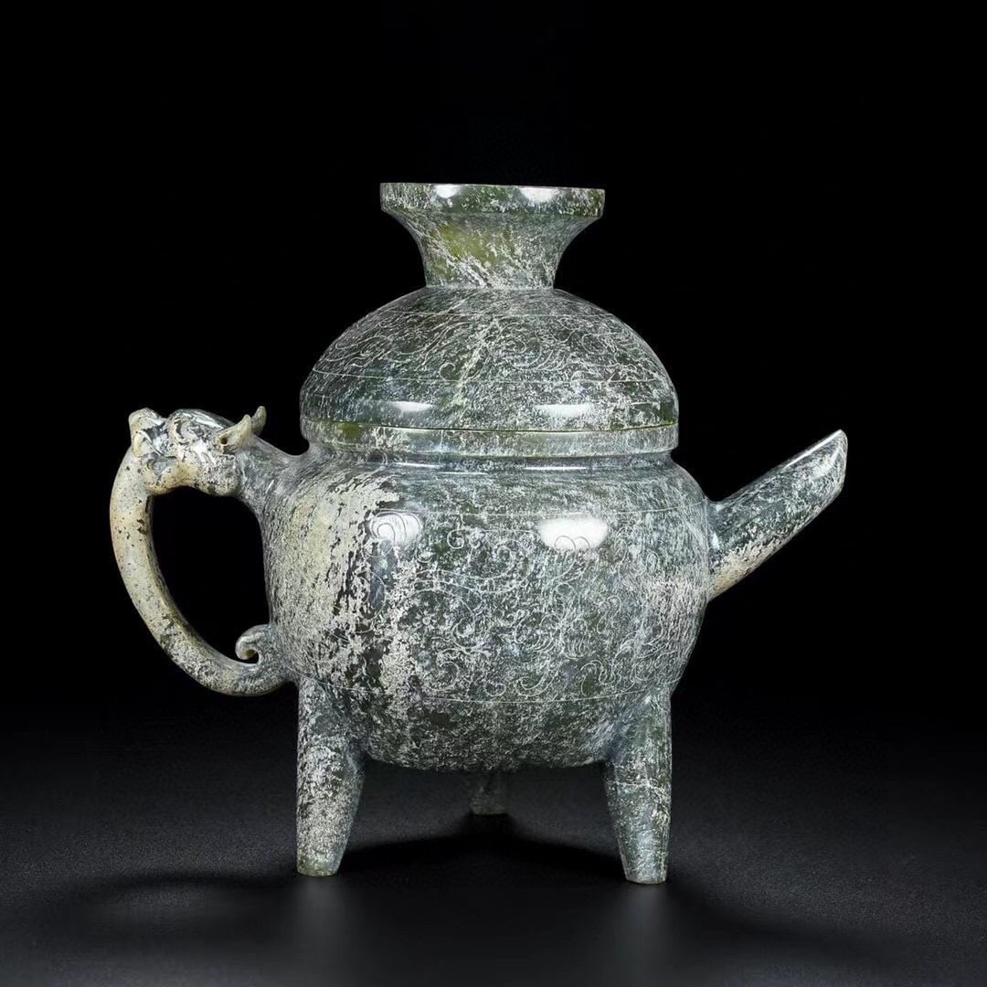 An Exquisite Hotan Jade Tripod Ewer: An Exquisite Hotan Jade Tripod Ewer,Han Dynasty, China,Size:7.5inx4.3inx7.1in,Weight:772.7g 和田玉三足壶,中国汉代
