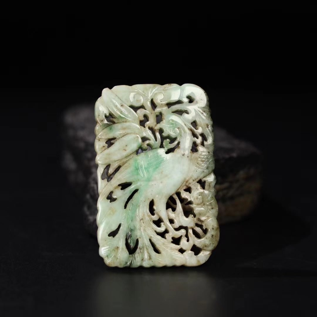 An Exquisite Jadeite Phoenix Pattern Brand: An Exquisite Jadeite Phoenix Pattern Brand,Qing Dynasty, China,Size:2.5inx1.7inx0.2in,Weight:39.3g 翡翠凤纹牌,中国清代