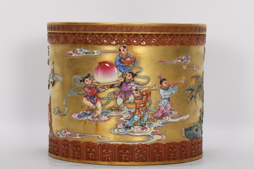 An Exquisite Enamel Gold Ground Figures Pattern Brush Pot: An Exquisite Enamel Gold Ground Figures Pattern Brush Pot,Qing Dynasty, China,Qianlong Six-character Mark,Size:6.9inx8.3inx8.3in 珐琅彩金地人物纹笔