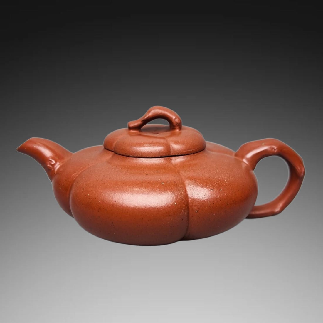 An Exquisite Purple Sands Ribbed Teapot: An Exquisite Purple Sands Ribbed Teapot,Republic of China,With Mark,Size:3inx4.9in 紫砂筋纹壶,民国,带款