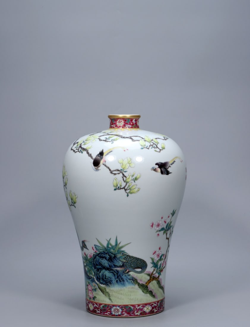An Exquisite Enamel Peacock Pattern Vase - 2