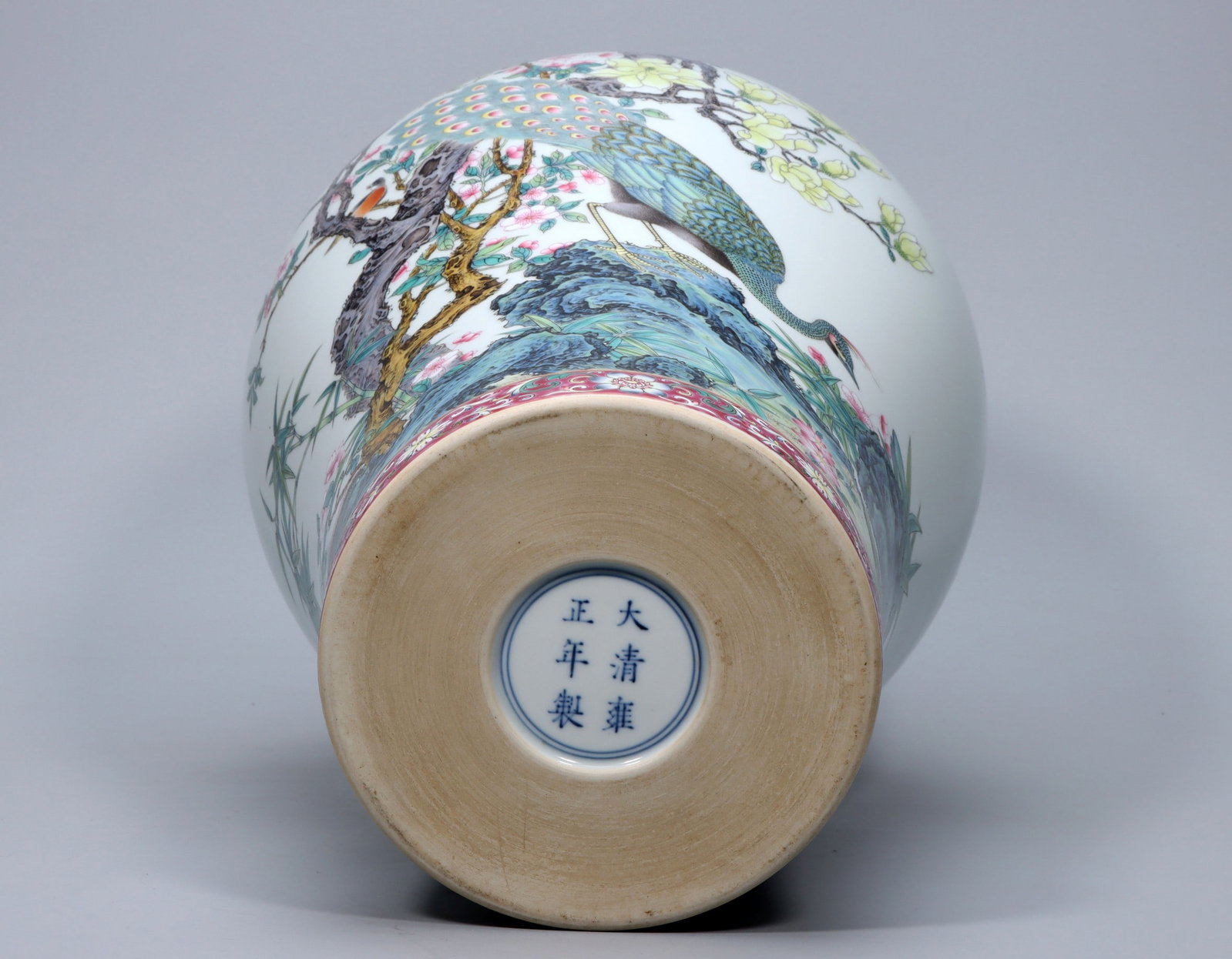 An Exquisite Enamel Peacock Pattern Vase - 9