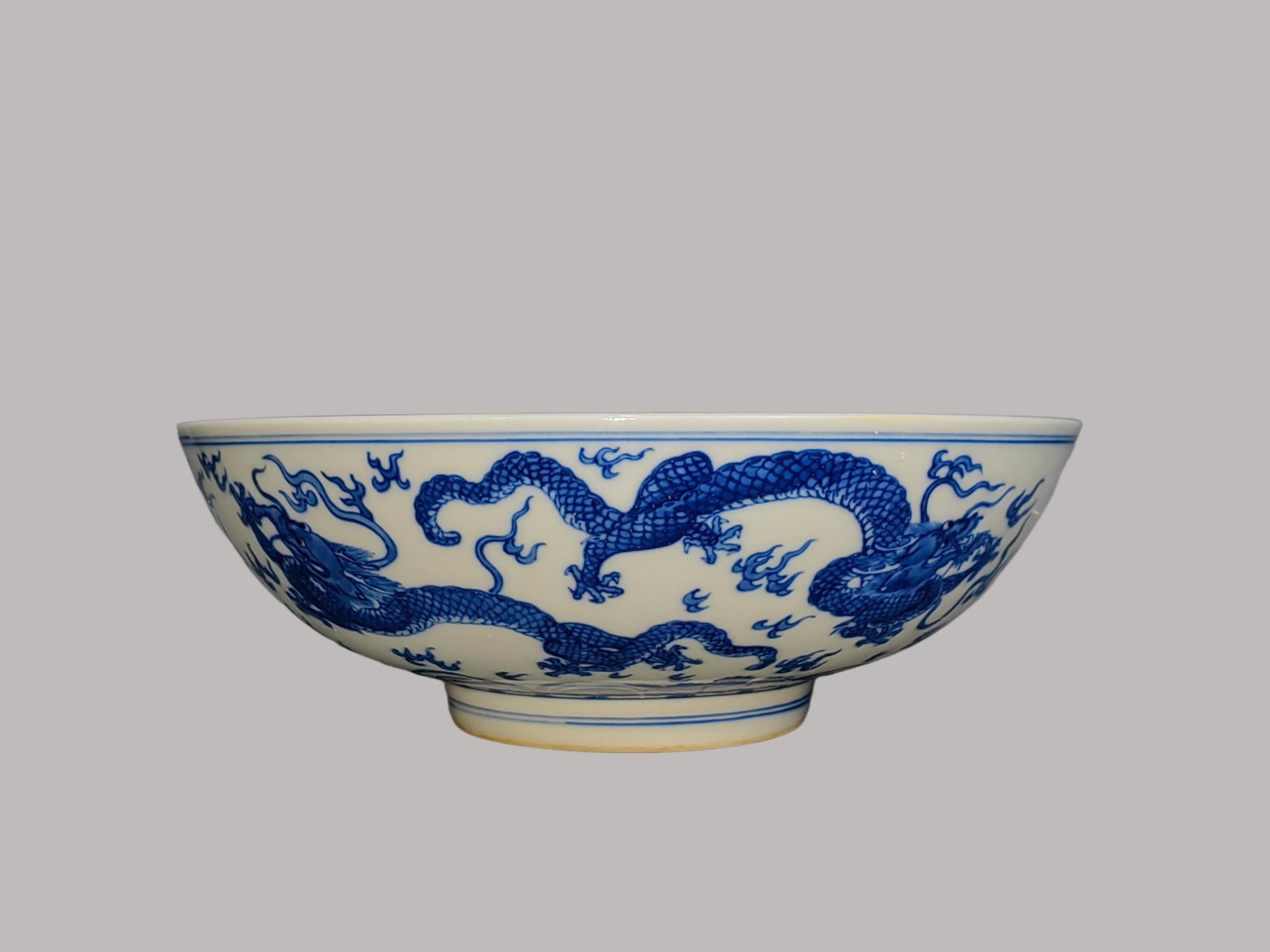 An Exquisite Blue and White Dragon Pattern Bowl: An Exquisite Blue and White Dragon Pattern Bowl,Ming Dynasty, China,Xuande Six-character Mark,Size:3.1inx8.9in 青花龙纹碗,中国明代,宣德