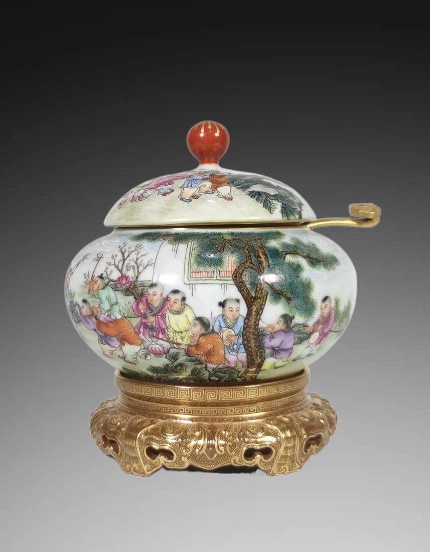 An Exquisite Enamel Character and Story Pattern Jar: An Exquisite Enamel Character and Story Pattern Jar,Qing Dynasty, China,Qianlong Four-character Mark,Size:5.9inx5.5in 珐琅彩人物故事纹罐,中&