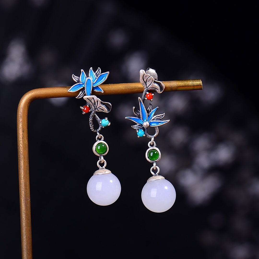 A Exquisite Silver Inlaid Hotan Jade Bead Earrings: A Exquisite Silver Inlaid Hotan Jade Bead Earrings,Size:0.4inx0.4in 银和田玉珠子耳钉