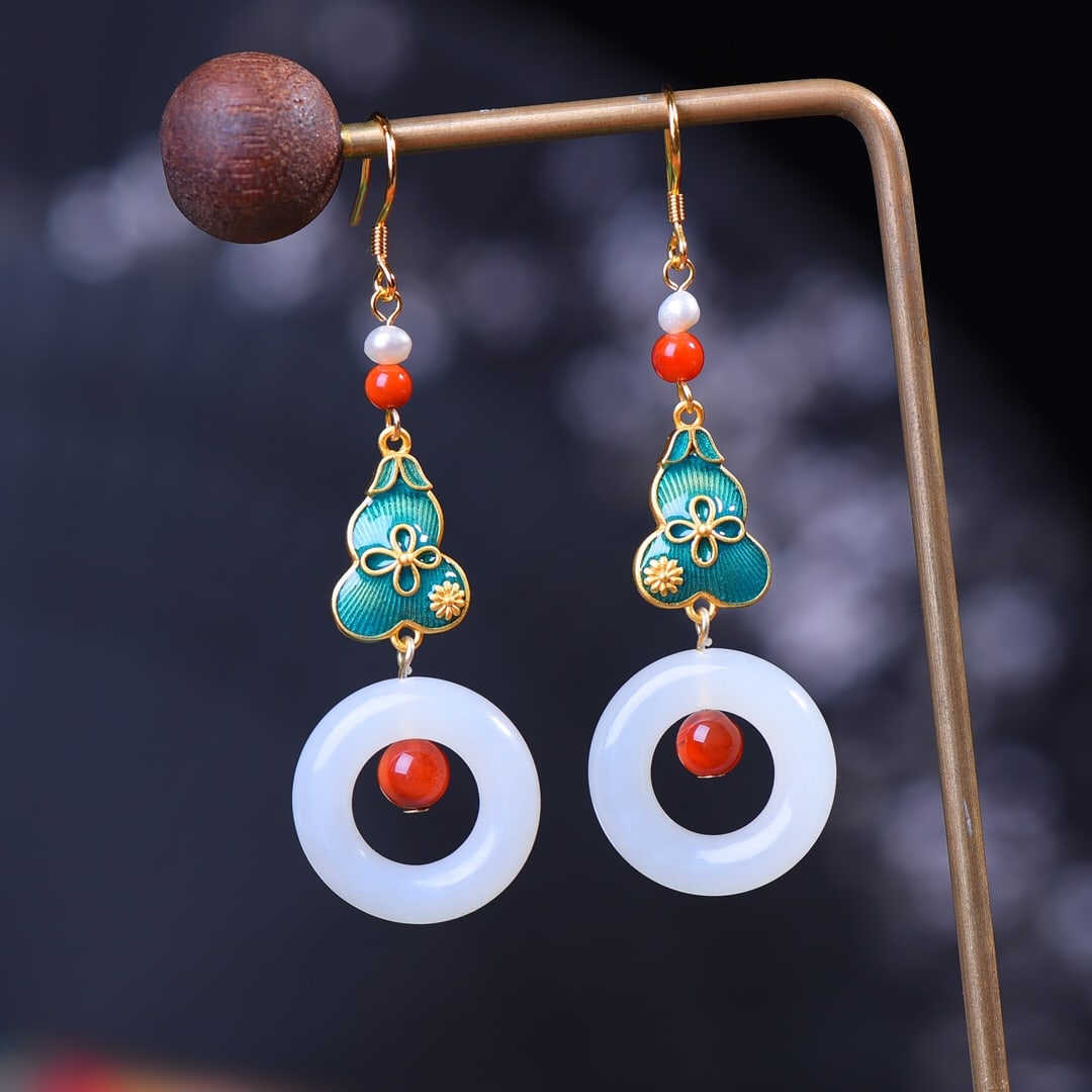 A Exquisite Silver Inlaid Hotan Jade Earrings: A Exquisite Silver Inlaid Hotan Jade Earrings,Size:0.8inx0.8in 银镶和田玉平安环耳钉