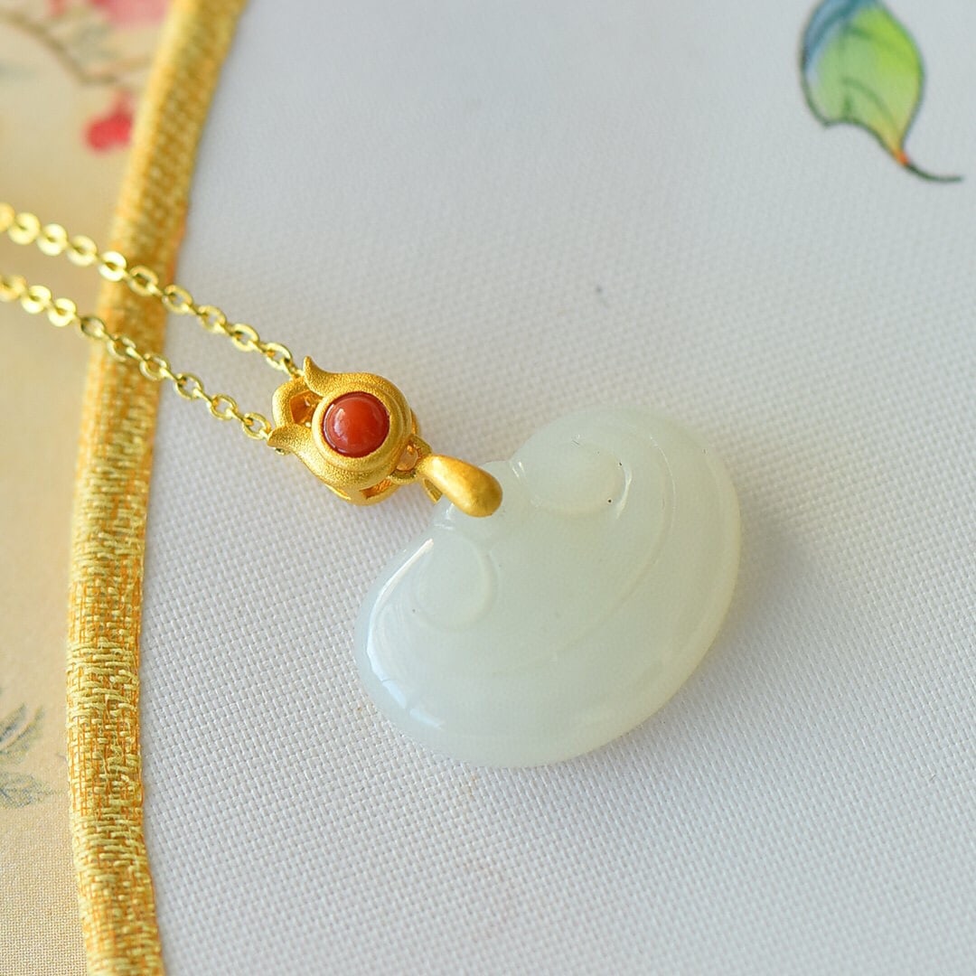 A Exquisite Silver Inlaid Hotan Jade Ruyi Lock Pendant: A Exquisite Silver Inlaid Hotan Jade Ruyi Lock Pendant,Size:0.6inx0.8in 银镶嵌和田玉如意锁吊坠