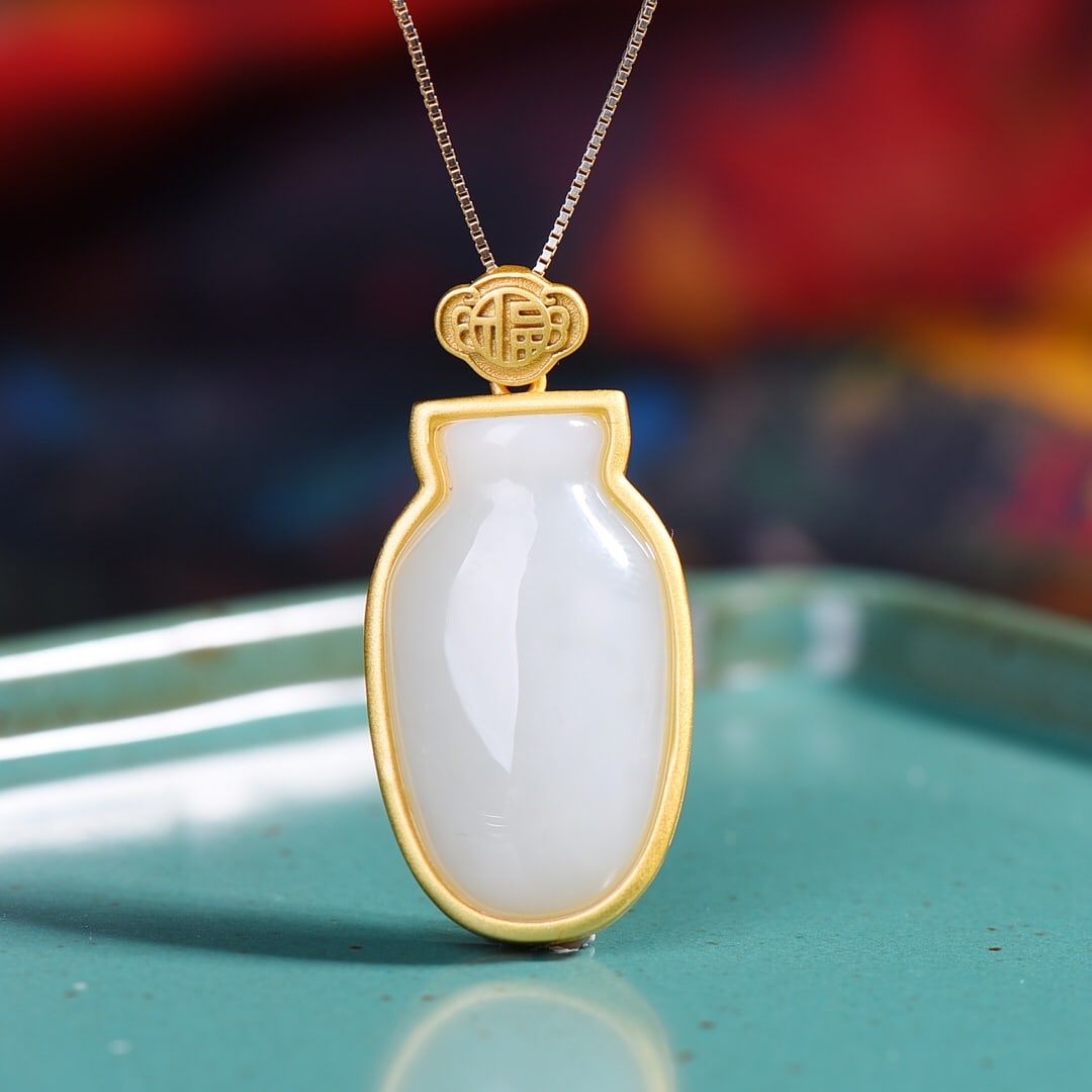 A Exquisite Silver Inlaid Hotan Jade Pendant: A Exquisite Silver Inlaid Hotan Jade Pendant,Size:0.6inx1.1in 银镶和田玉花瓶吊坠