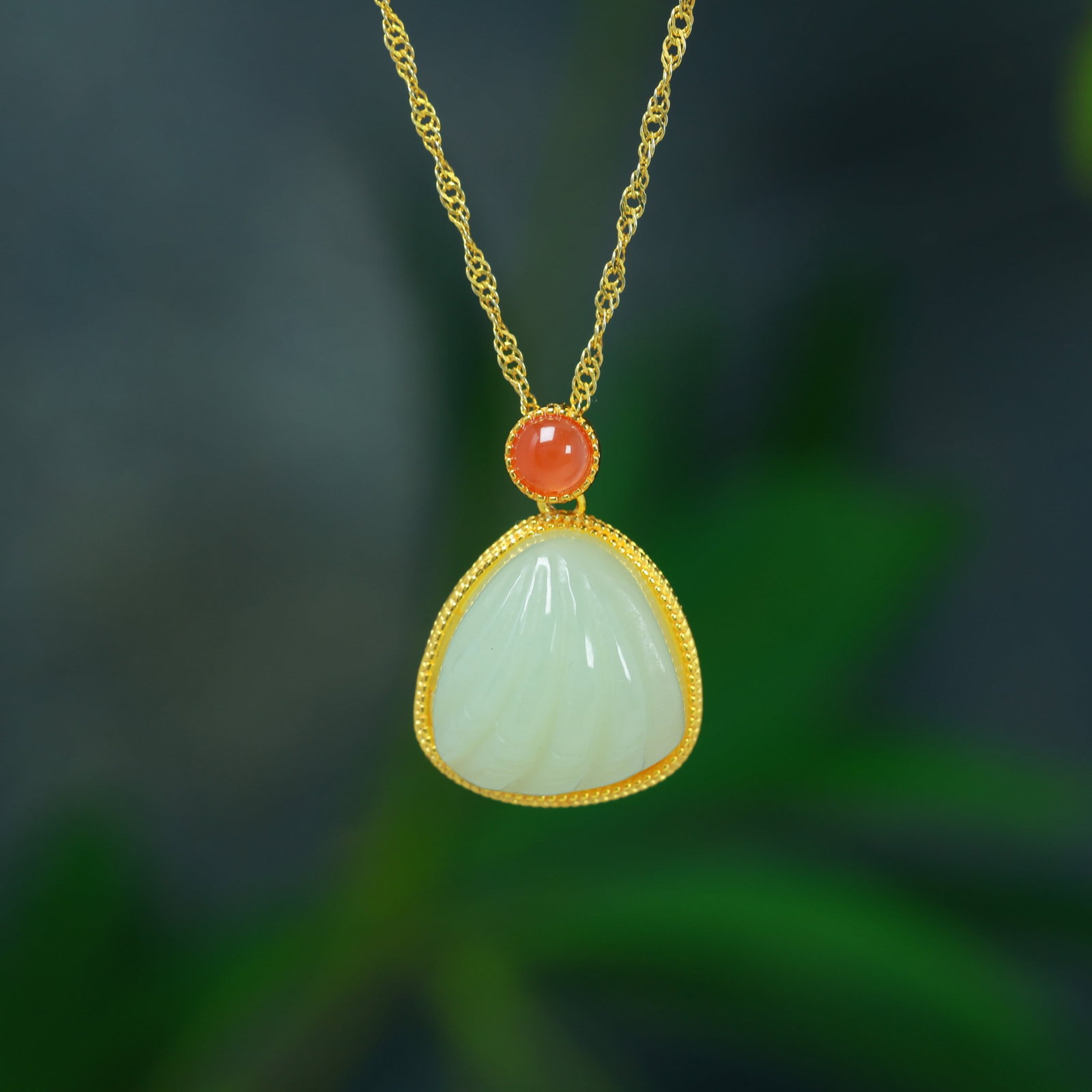A Exquisite Silver Inlaid Hotan Jade Pendant: A Exquisite Silver Inlaid Hotan Jade Pendant,Size:0.6inx0.6in 银镶和田玉贝壳吊坠