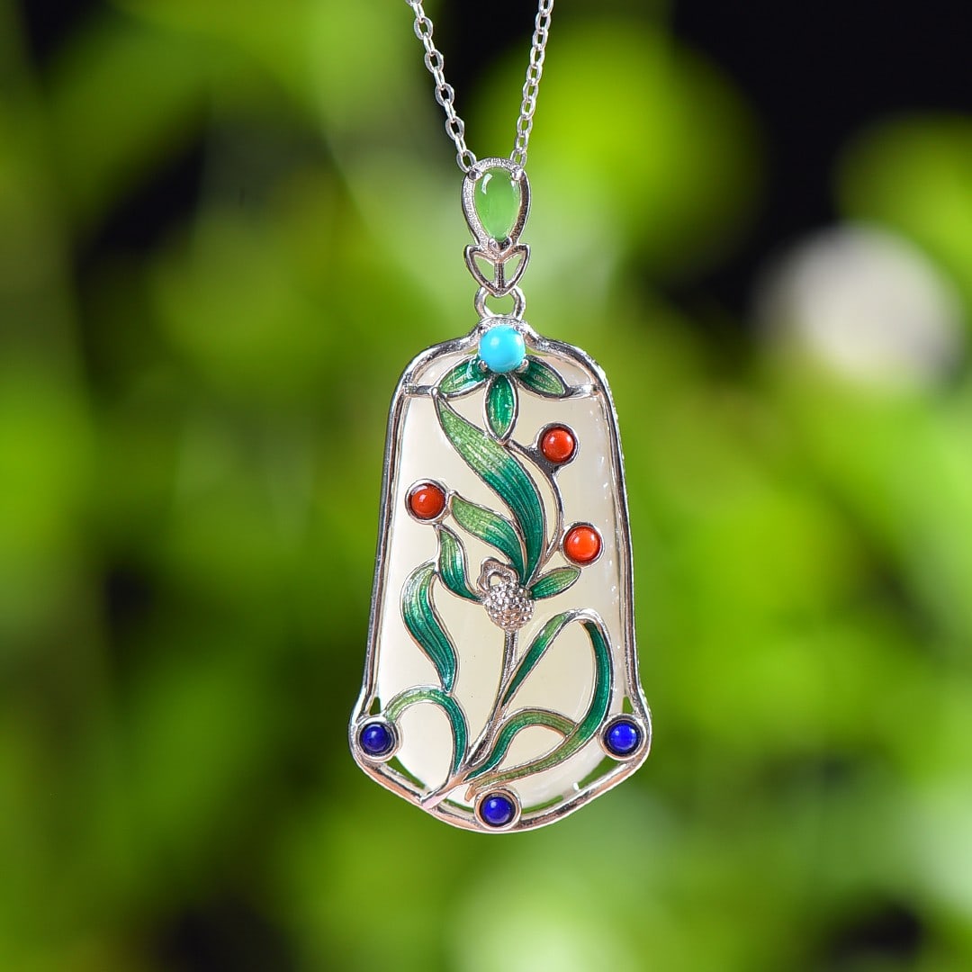 A Exquisite Silver Inlaid Hotan Jade Pendant: A Exquisite Silver Inlaid Hotan Jade Pendant,Size:0.6inx1.2in 银镶嵌和田玉平安牌吊坠