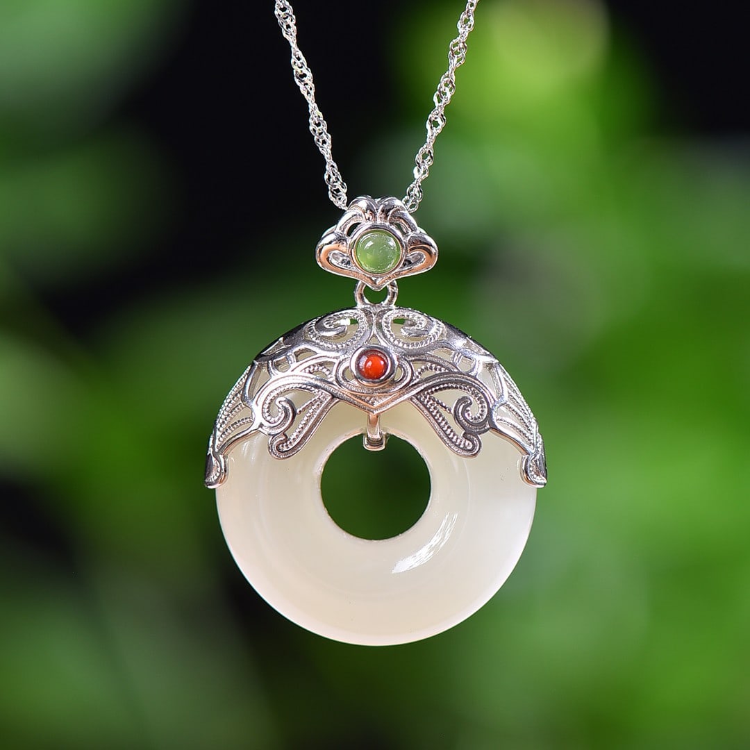 A Exquisite Silver Inlaid Hotan Jade Pendant: A Exquisite Silver Inlaid Hotan Jade Pendant,Size:1inx1in 银镶嵌和田玉平安环吊坠