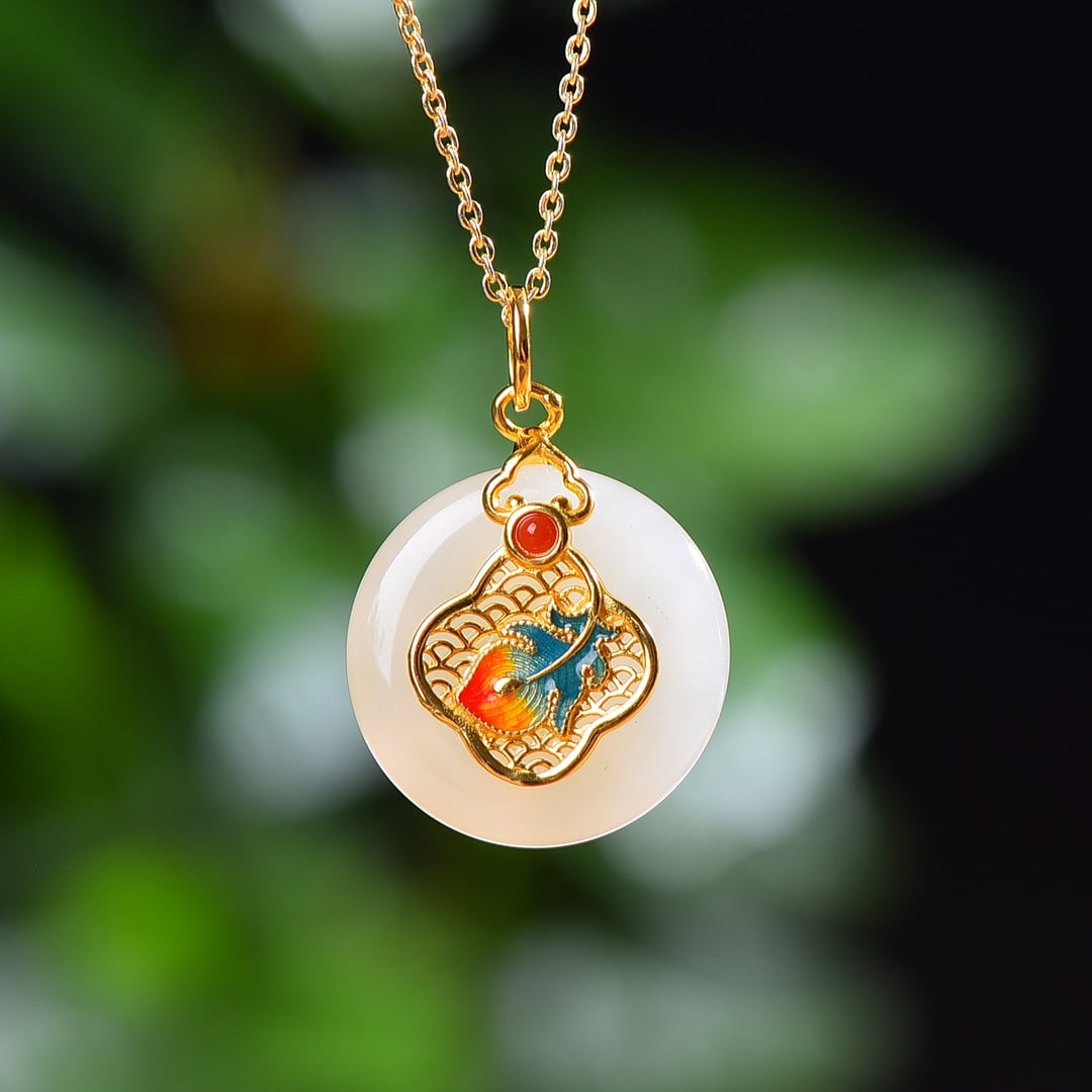 A Exquisite Silver Inlaid Hotan Jade Pendant: A Exquisite Silver Inlaid Hotan Jade Pendant,Size:0.8inx0.8in 银镶嵌和田玉平安扣吊坠