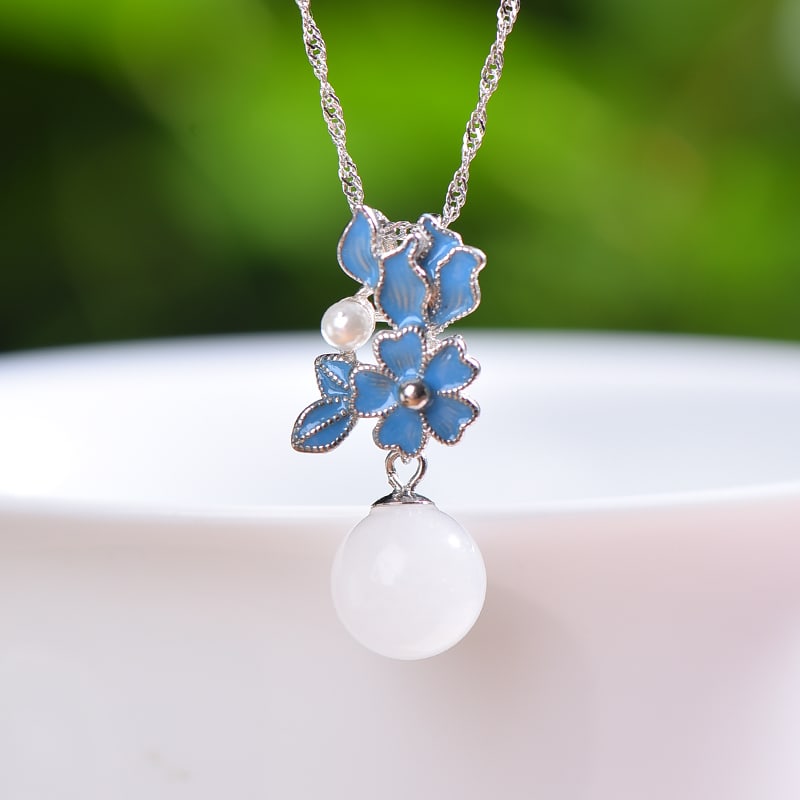 A Exquisite Silver Inlaid Hotan Jade Bead Pendant: A Exquisite Silver Inlaid Hotan Jade Bead Pendant,Size:0.4inx0.4in 银镶和田玉珠子吊坠