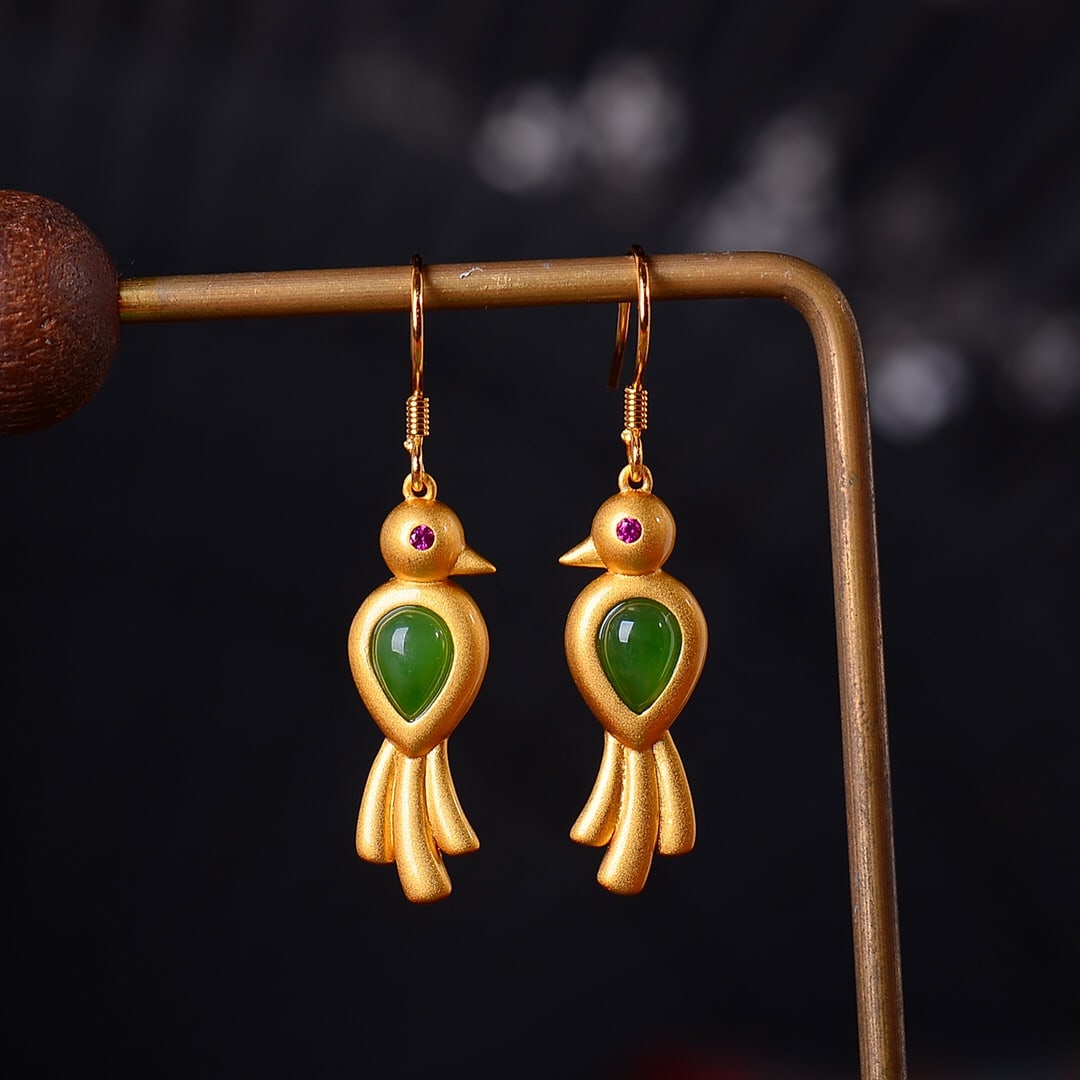 A Exquisite Silver Inlaid Hotan Jasper Earrings: A Exquisite Silver Inlaid Hotan Jasper Earrings,Size:0.2inx0.3in 银镶嵌和田碧玉鸟耳钉