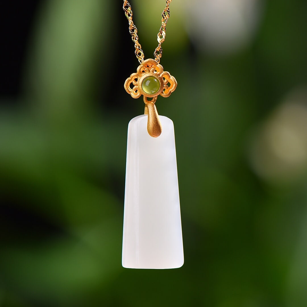 A Exquisite Silver Inlaid Hotan Jade Pendant: A Exquisite Silver Inlaid Hotan Jade Pendant,Size:0.4inx1.1in 银镶嵌和田玉梯形平安牌吊坠