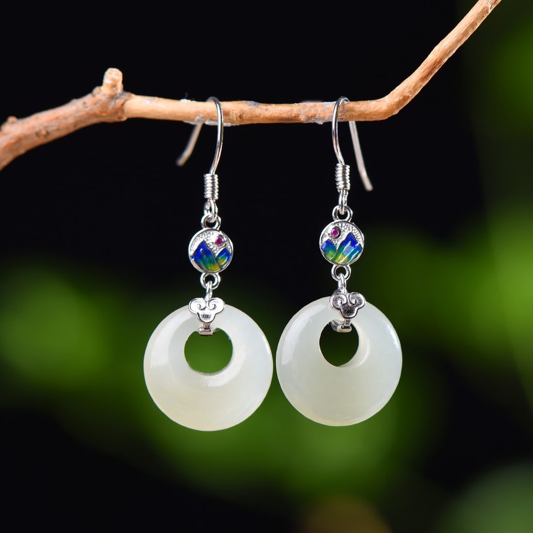A Exquisite Silver Inlaid Hotan Jade Earrings: A Exquisite Silver Inlaid Hotan Jade Earrings,Size:0.6inx0.6in 银镶和田玉平安环耳钉