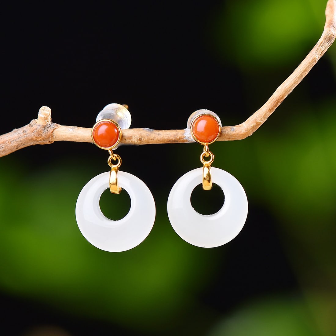 A Exquisite Silver Inlaid Hotan Jade Earrings: A Exquisite Silver Inlaid Hotan Jade Earrings,Size:0.5inx0.5in 银镶和田玉公主扣耳钉