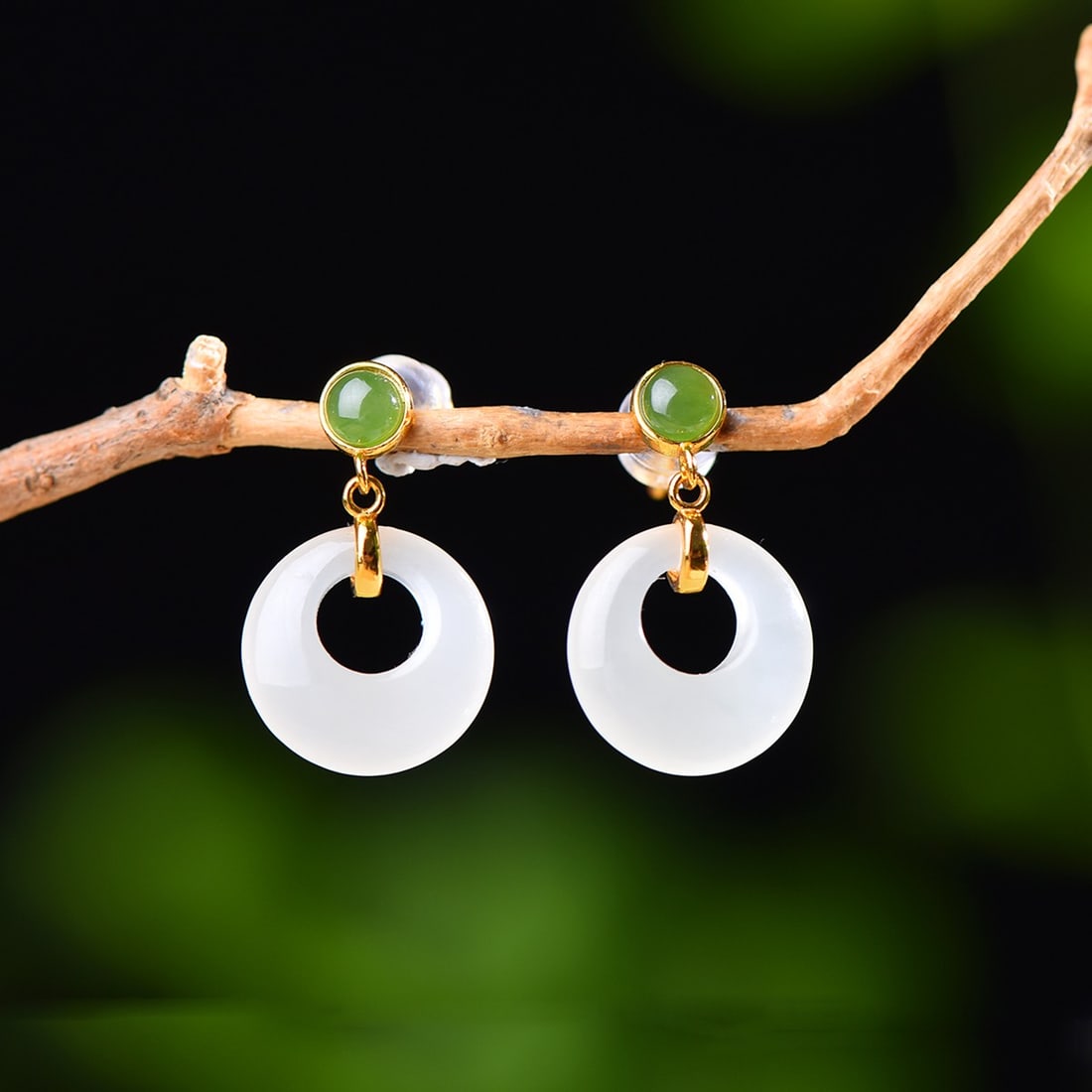 A Exquisite Silver Inlaid Hotan Jade Earrings: A Exquisite Silver Inlaid Hotan Jade Earrings,Size:0.5inx0.5in 银镶和田玉公主扣加绿耳钉