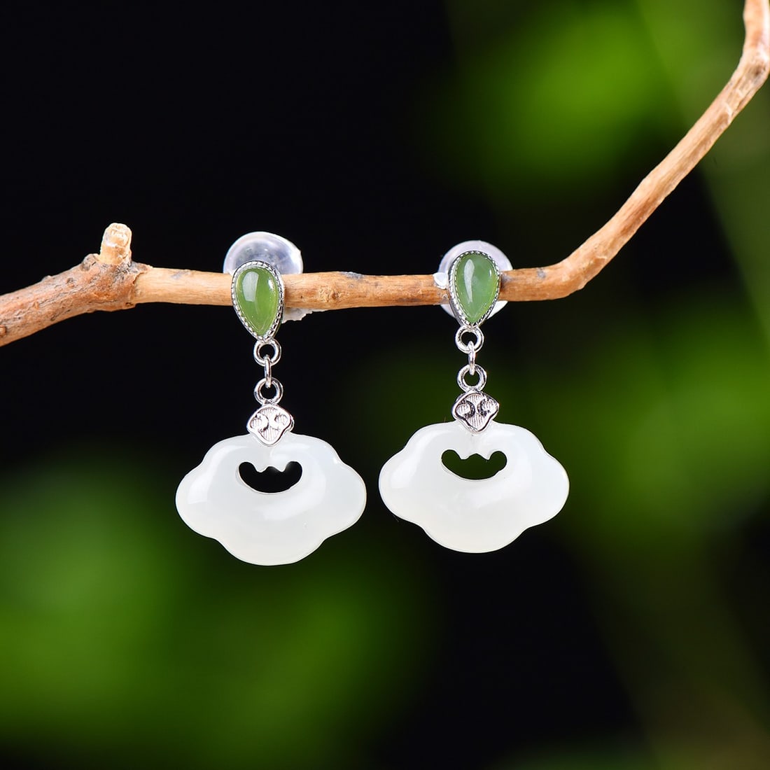 A Exquisite Silver Inlaid Hotan Jade Ruyi Lock Earrings: A Exquisite Silver Inlaid Hotan Jade Ruyi Lock Earrings,Size:0.4inx0.6in 银镶和田玉如意锁耳钉