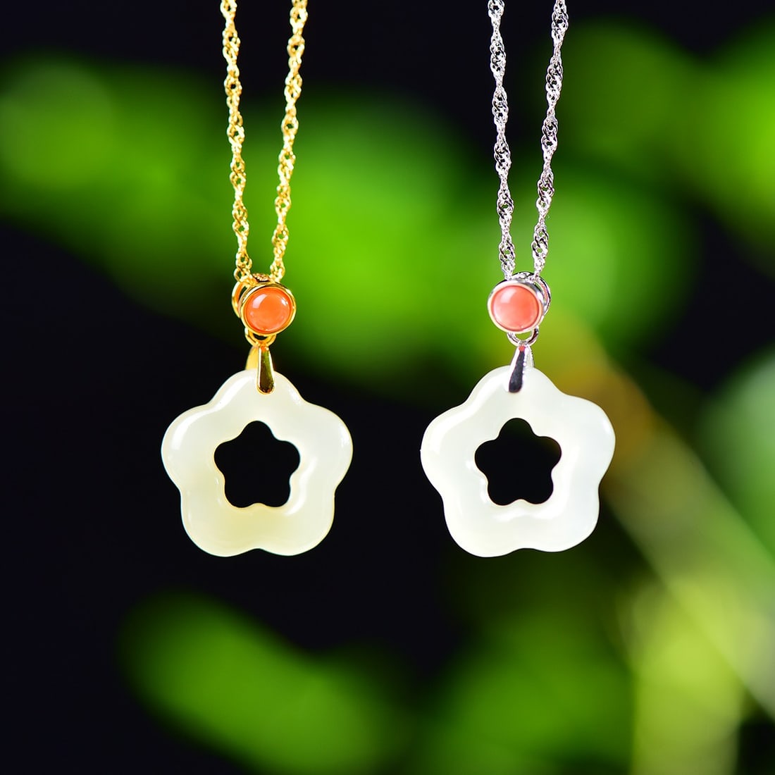 A Pair of Exquisite Silver Inlaid Hotan Jade Pendant: A Pair of Exquisite Silver Inlaid Hotan Jade Pendant,Size:0.7inx0.7in 一对银镶和田玉五角星吊坠
