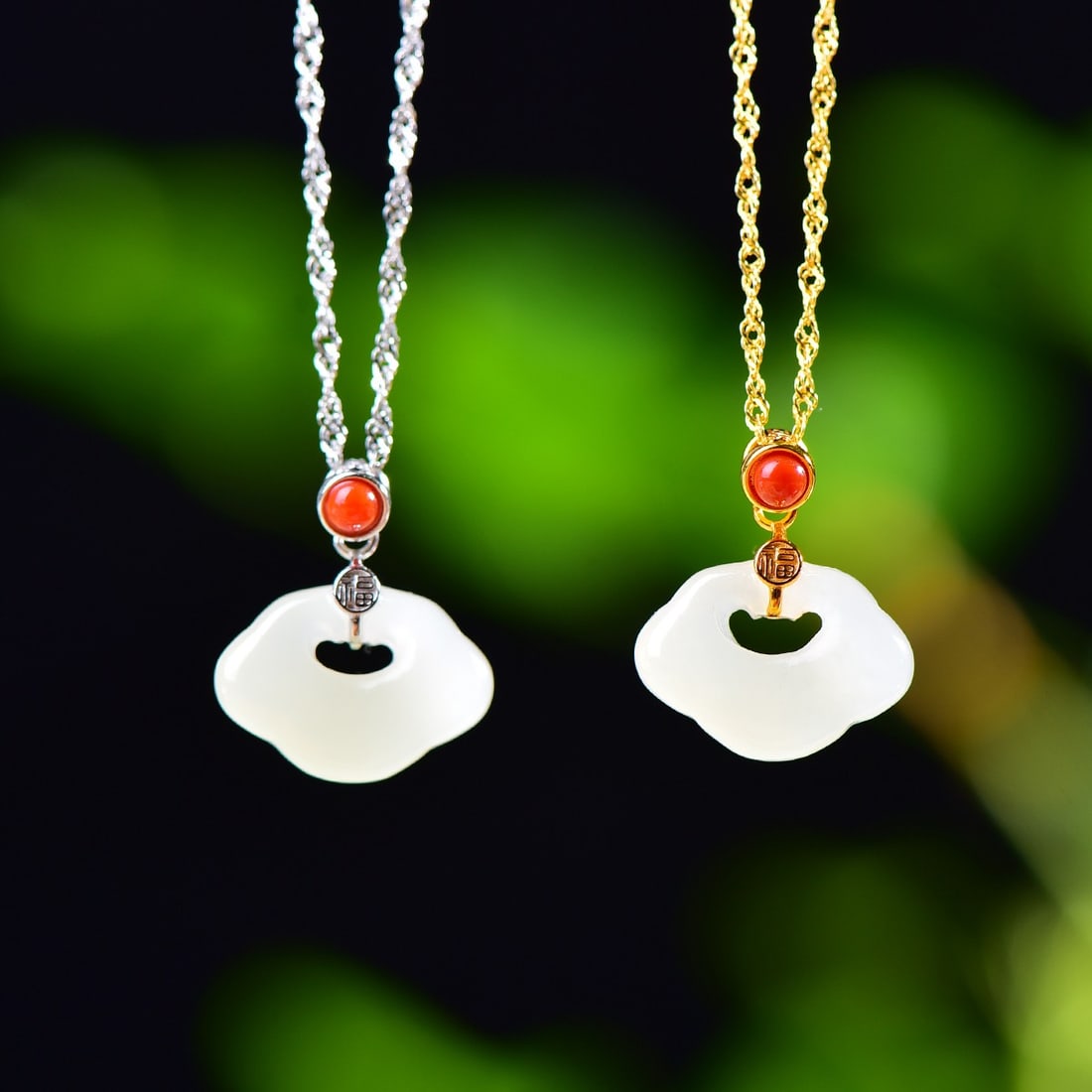 A Pair of Exquisite Silver Inlaid Hotan Jade Ruyi Lock Pendant: A Pair of Exquisite Silver Inlaid Hotan Jade Ruyi Lock Pendant,Size:0.4inx0.6in 一对银镶和田玉如意锁吊坠