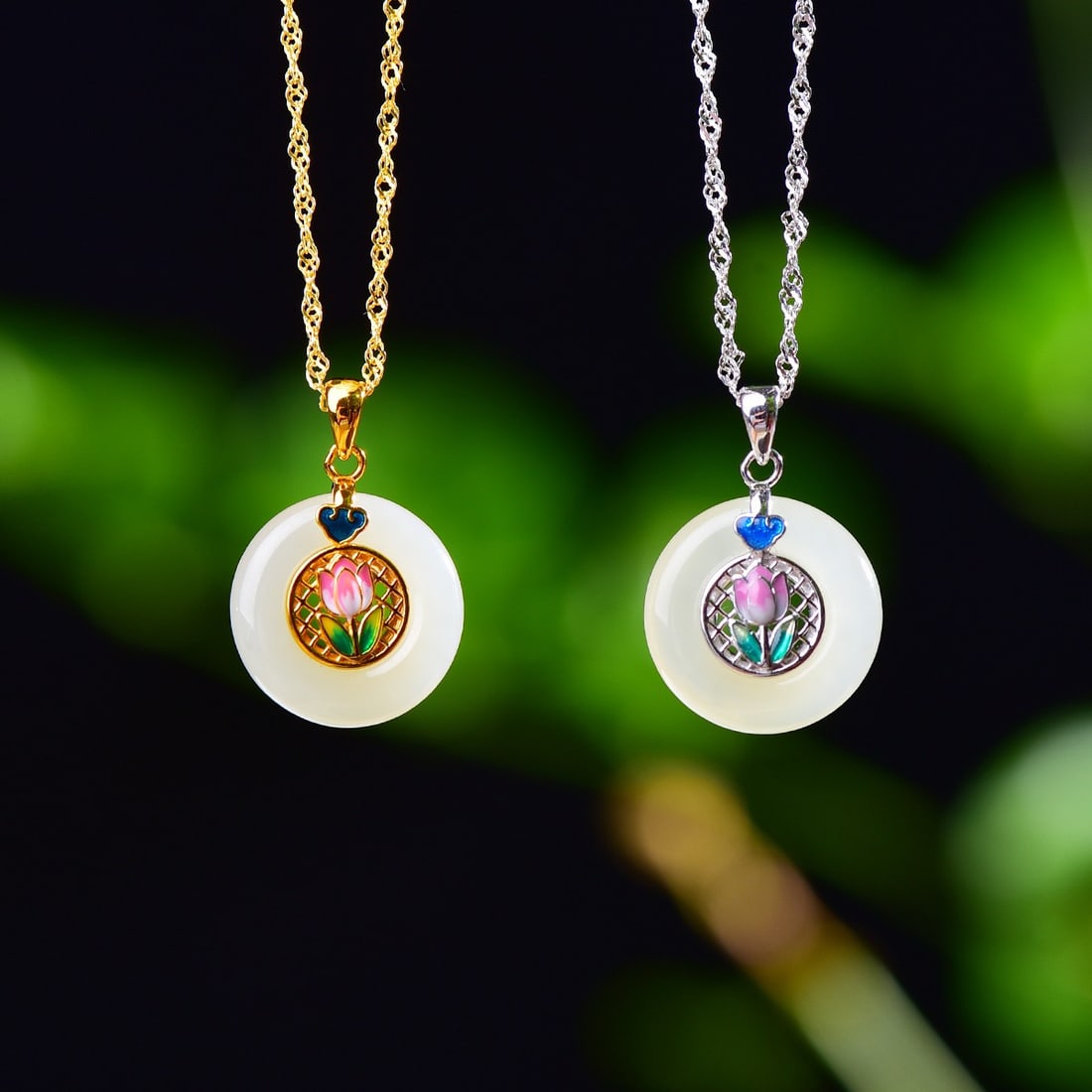 A Pair of Exquisite Silver Inlaid Hotan Jade Pendant: A Pair of Exquisite Silver Inlaid Hotan Jade Pendant,Size:0.6inx0.6in 一对银镶和田玉平安环吊坠