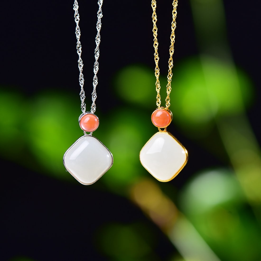 A Pair of Exquisite Silver Inlaid Hotan Jade Pendant: A Pair of Exquisite Silver Inlaid Hotan Jade Pendant,Size:0.5inx0.5in 一对银镶和田玉方鼓面吊坠