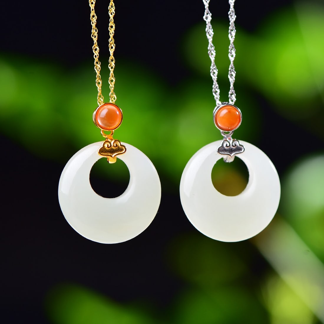 A Pair of Exquisite Silver Inlaid Hotan Jade Pendant: A Pair of Exquisite Silver Inlaid Hotan Jade Pendant,Size:0.9inx0.9in 一对银镶和田玉公主扣吊坠