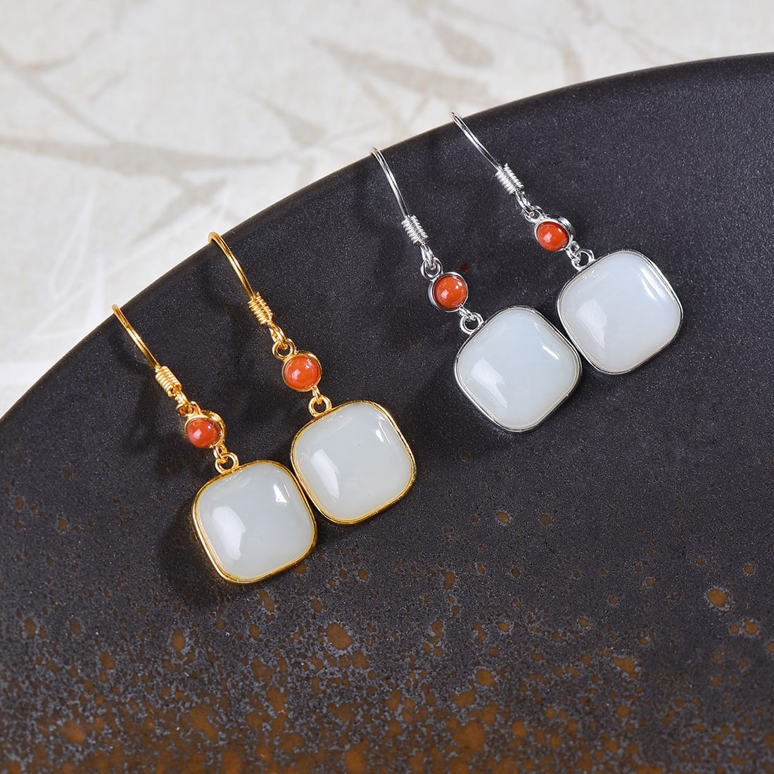 A Pair of Exquisite Silver Inlaid Hotan Jade Earrings: A Pair of Exquisite Silver Inlaid Hotan Jade Earrings,Size:0.4inx0.4in 一对银镶和田玉方鼓面耳钉