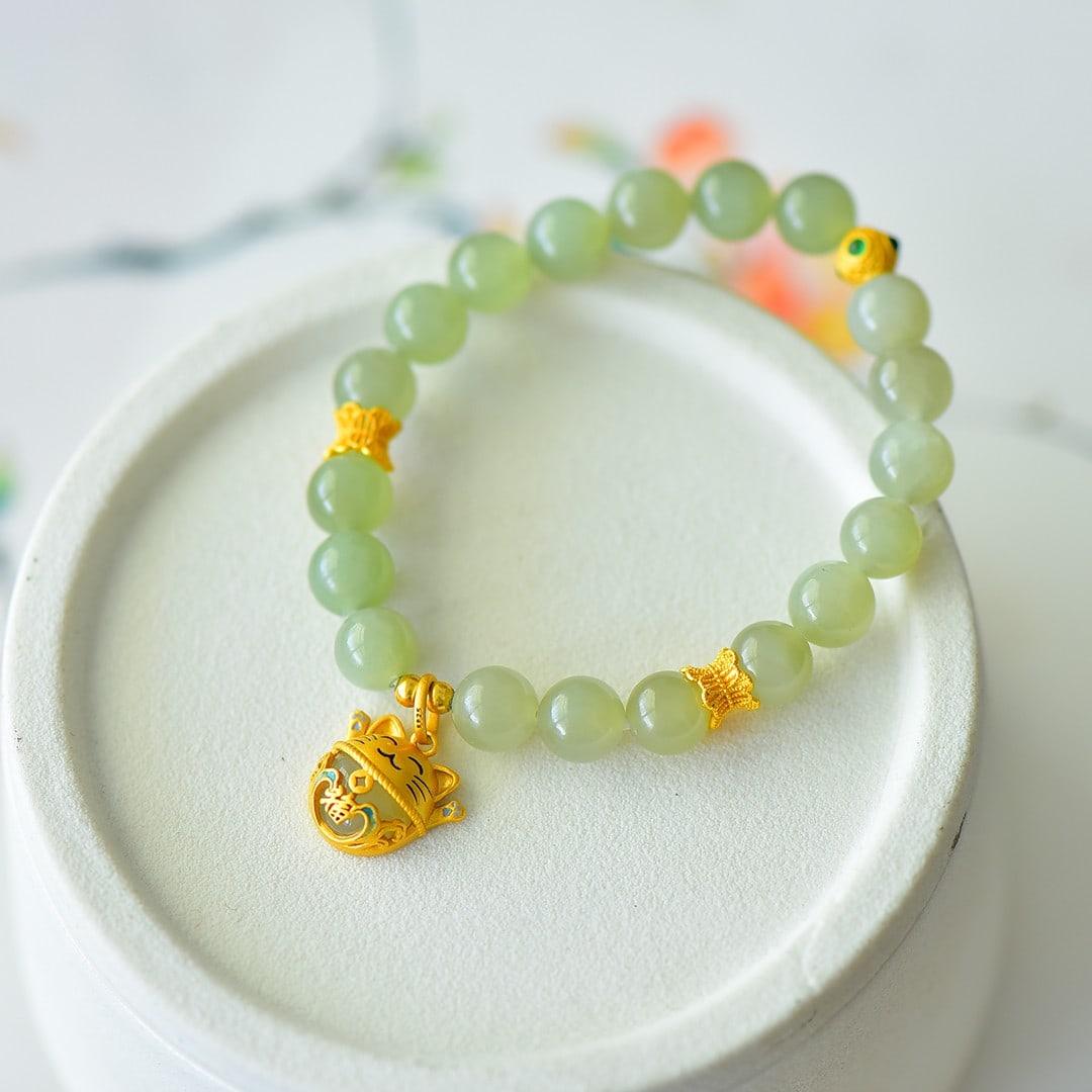 A Exquisite Silver Inlaid Hotan Jade Bracelet: A Exquisite Silver Inlaid Hotan Jade Bracelet,Size:0.3inx0.3in 银镶嵌和田玉招财猫手链
