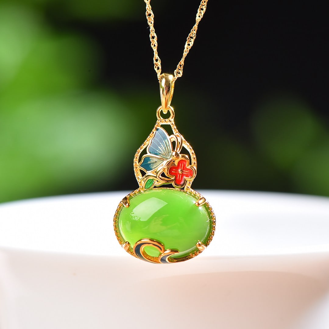 A Exquisite Silver Inlaid Hotan Jasper Gourd Cabochon Pendant: A Exquisite Silver Inlaid Hotan Jasper Gourd Cabochon Pendant,Size:0.5inx0.6in 银镶嵌和田碧玉蛋面葫芦吊坠