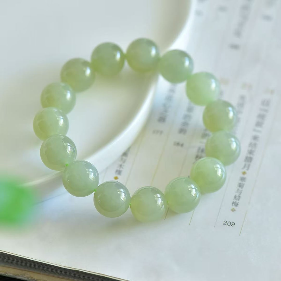 A Exquisite Hotan Jade Bracelet: A Exquisite Hotan Jade Bracelet,Size:0.6inx0.6in 和田玉手链